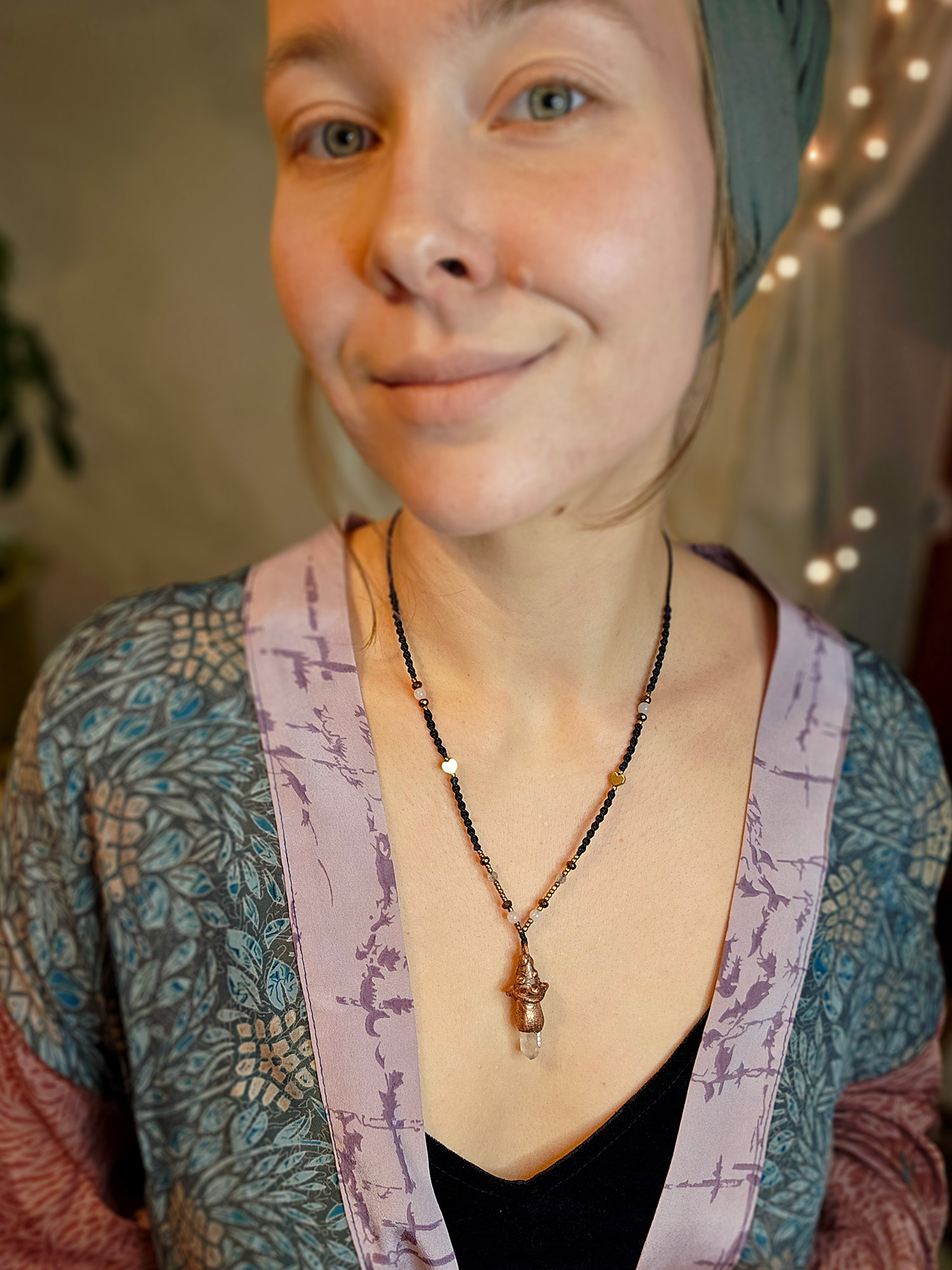 Naszyjnik miedziany - grzybek z kryształem górskim - obrazek 2