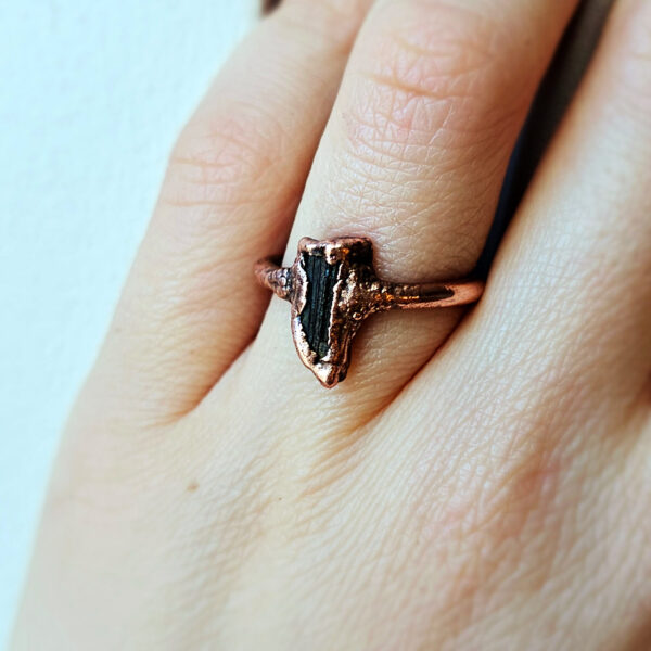 Miedziany pierścionek - epidot, rozm. 10