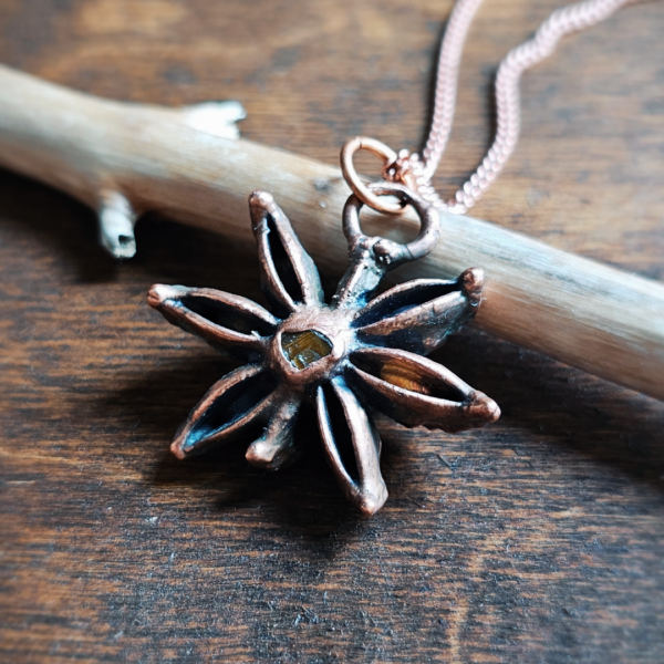 Gwiazdka anyżu - miedziany naszyjnik z tygrysim okiem