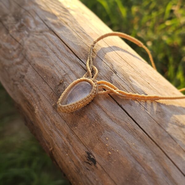 Kolia z kryształem górskim "Subtelność"- micromacrama