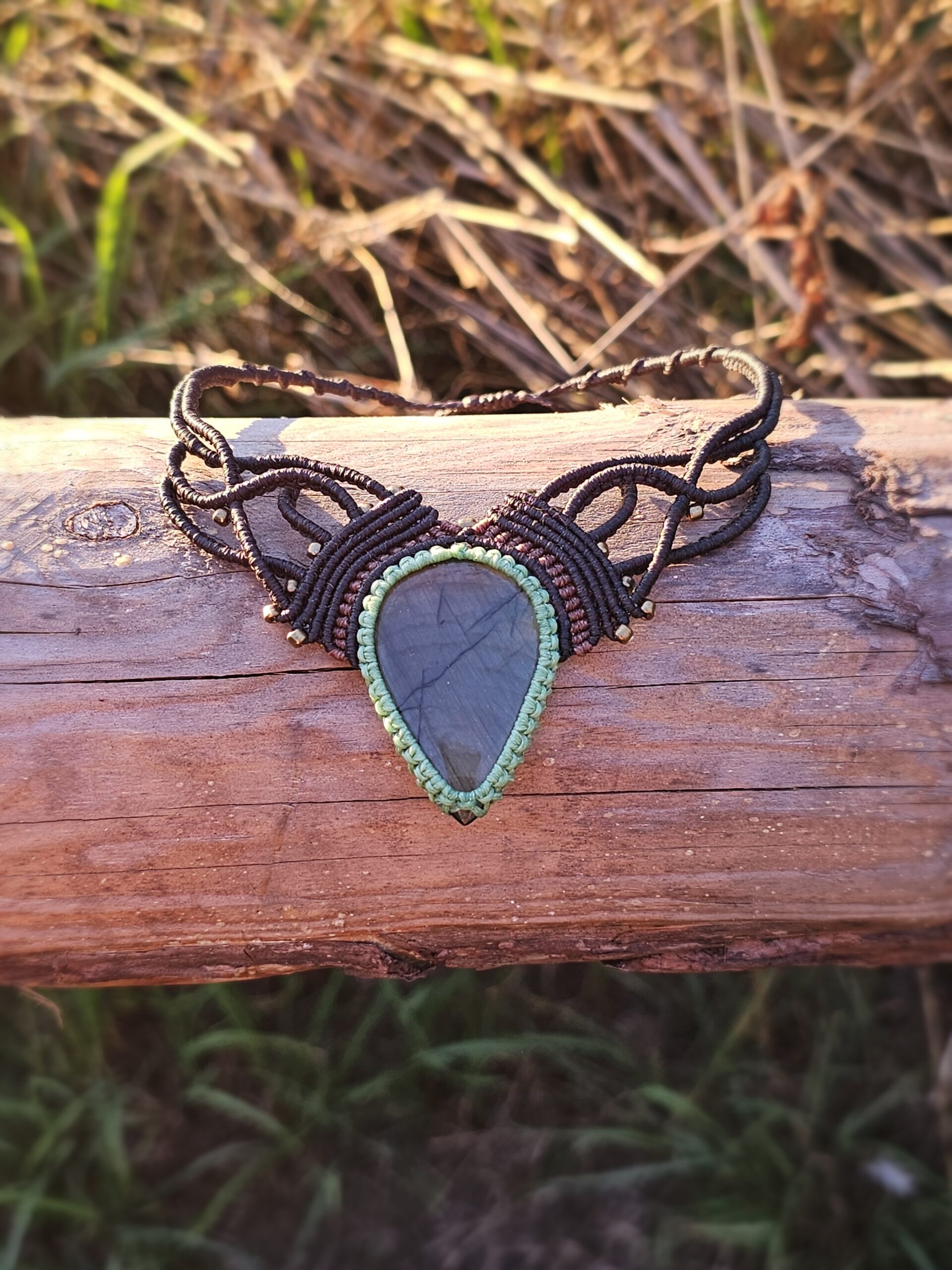 Kolia z labradorytem "Leśna Wróżka"- micromacrama - obrazek 2