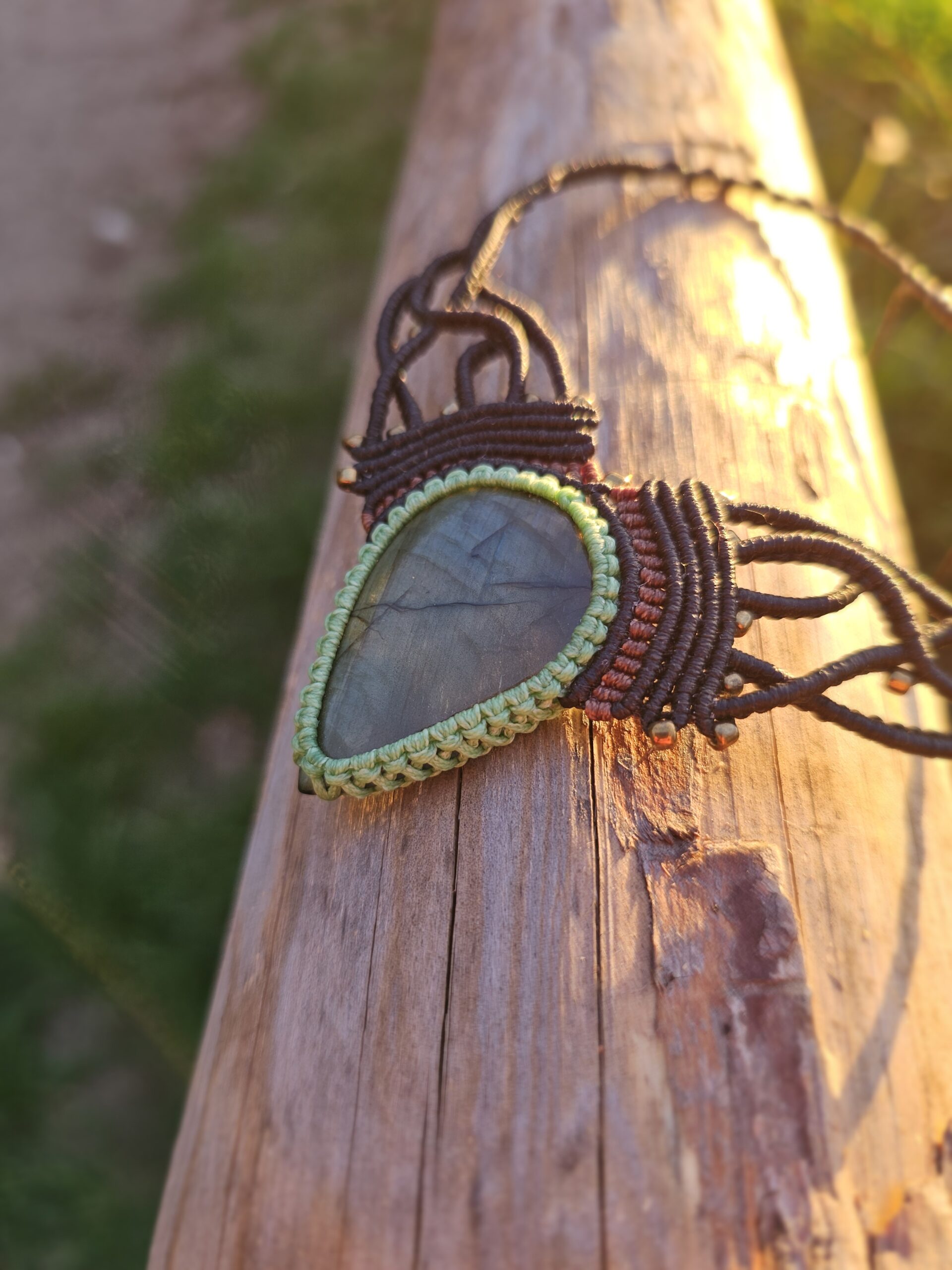 Kolia z labradorytem "Leśna Wróżka"- micromacrama - obrazek 5