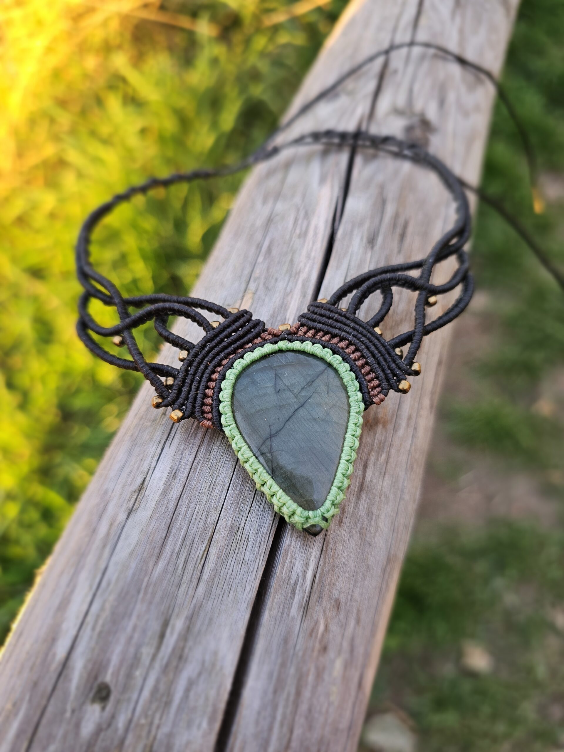 Kolia z labradorytem "Leśna Wróżka"- micromacrama - obrazek 6