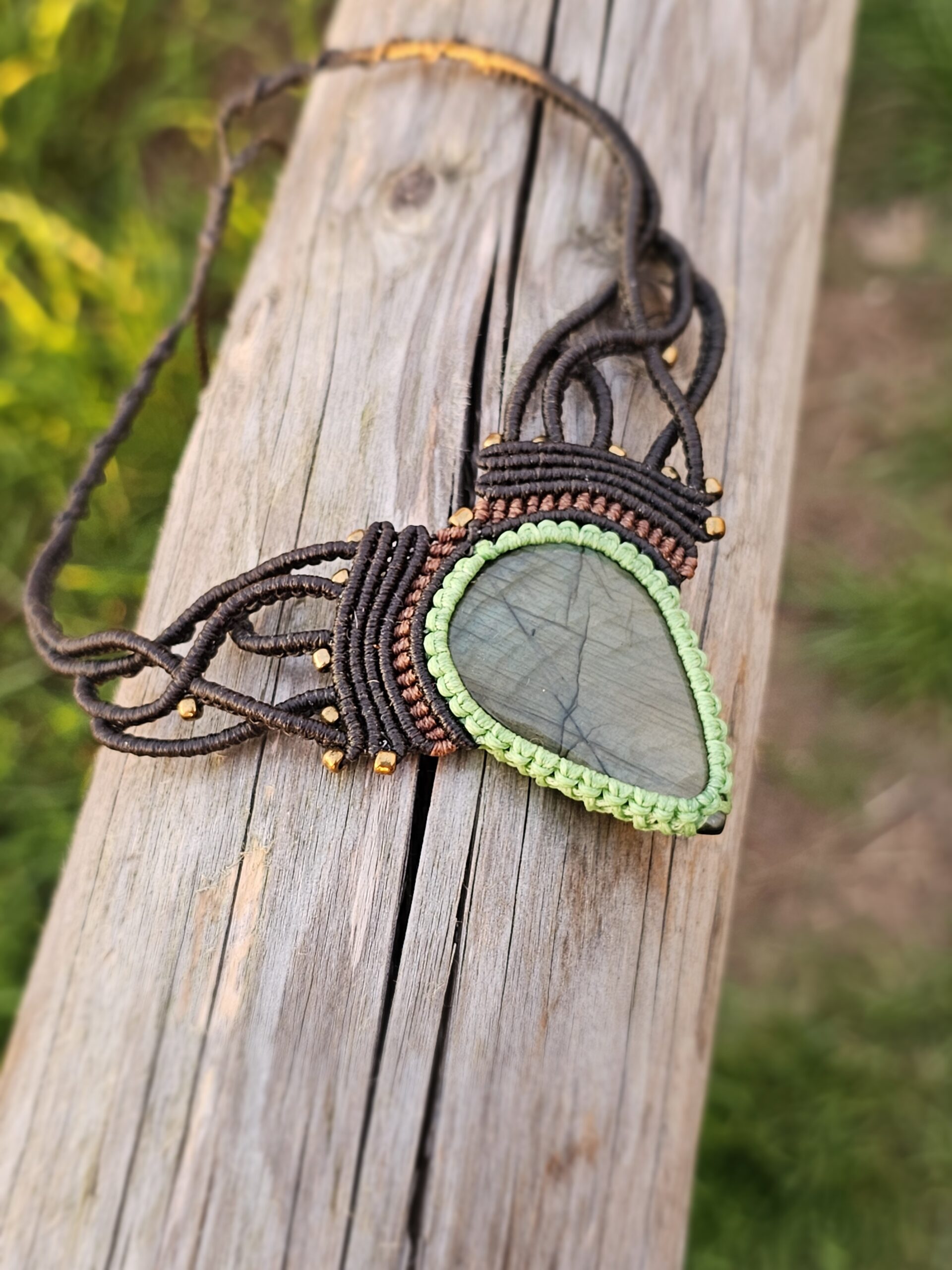 Kolia z labradorytem "Leśna Wróżka"- micromacrama - obrazek 7