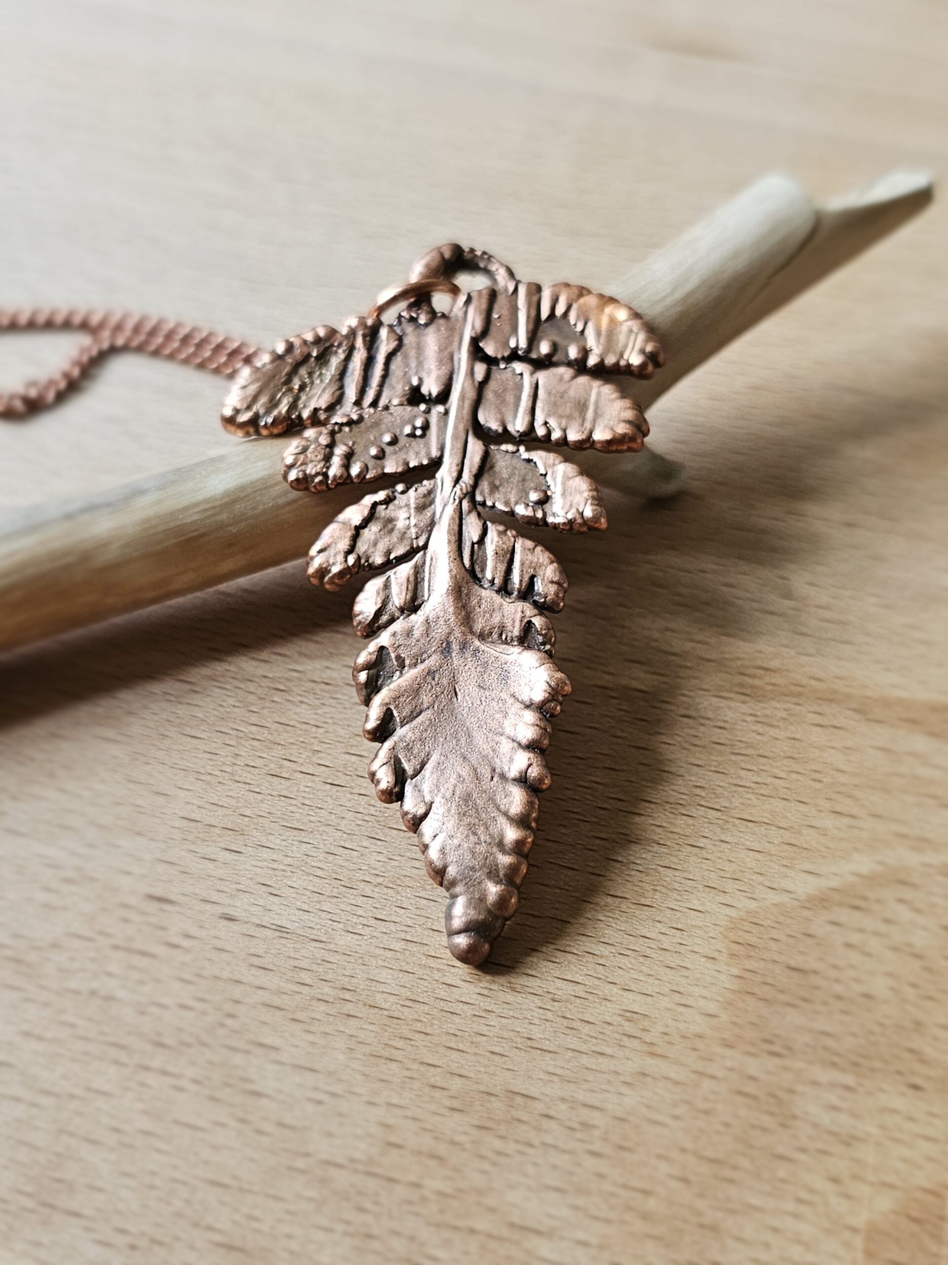 Liść paproci - miedziany naszyjnik