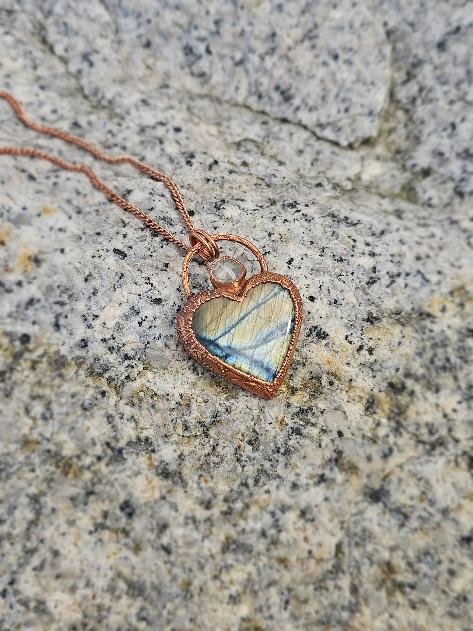 Naszyjnik miedziany - labradorytowe serce z topazem - obrazek 3