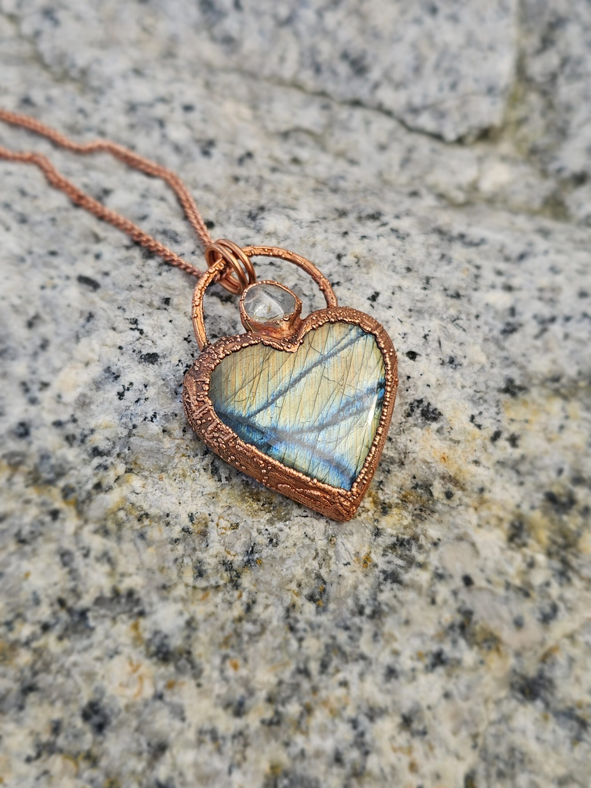 Naszyjnik miedziany - labradorytowe serce z topazem - obrazek 4