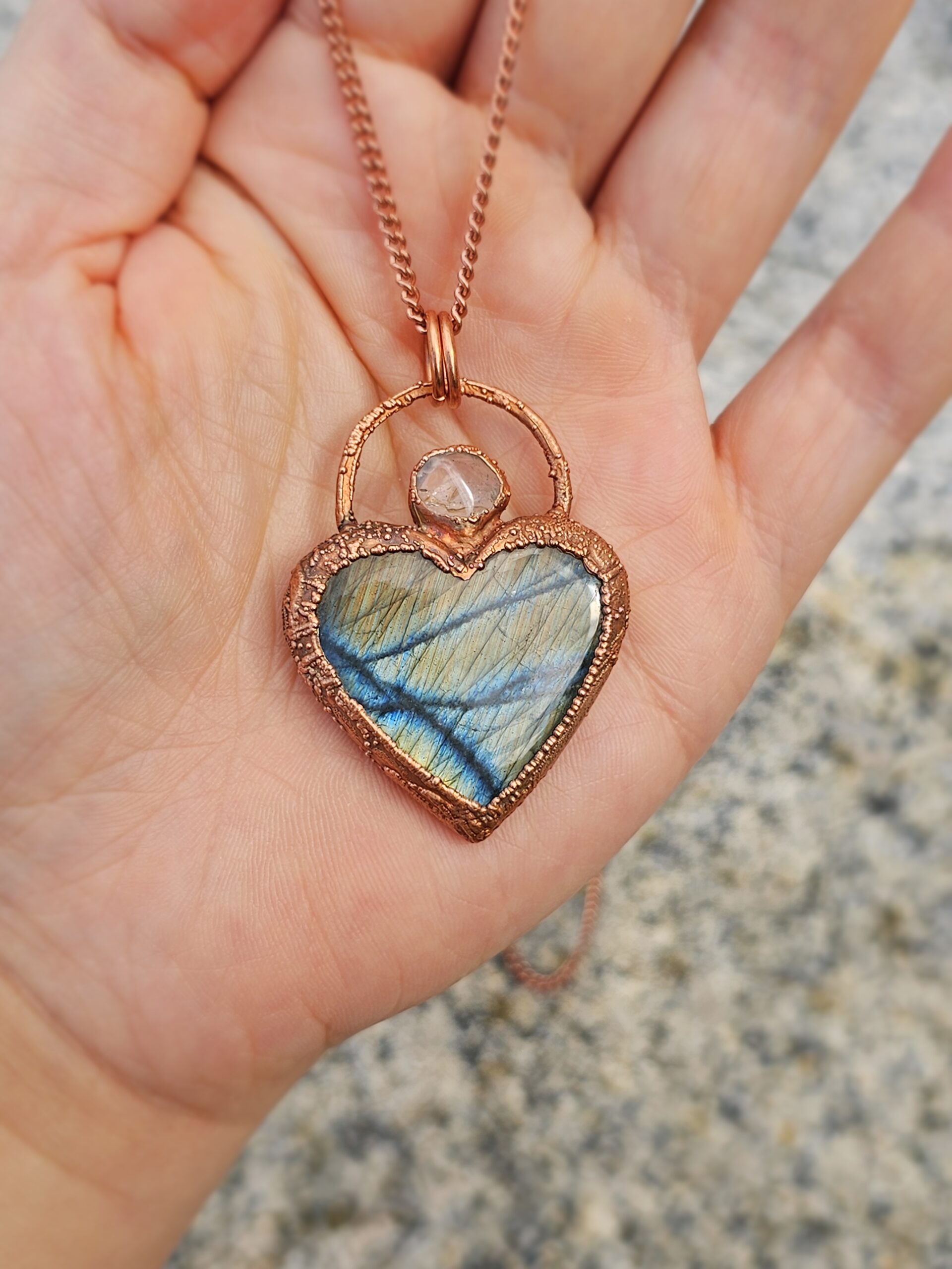 Naszyjnik miedziany - labradorytowe serce z topazem - obrazek 2