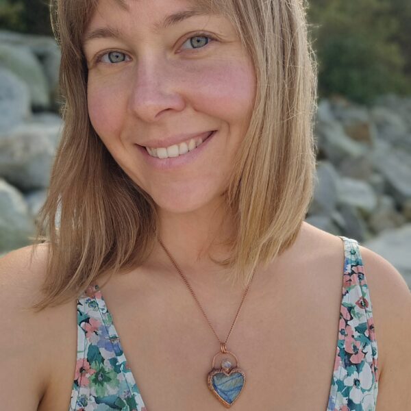 Naszyjnik miedziany - labradorytowe serce z topazem