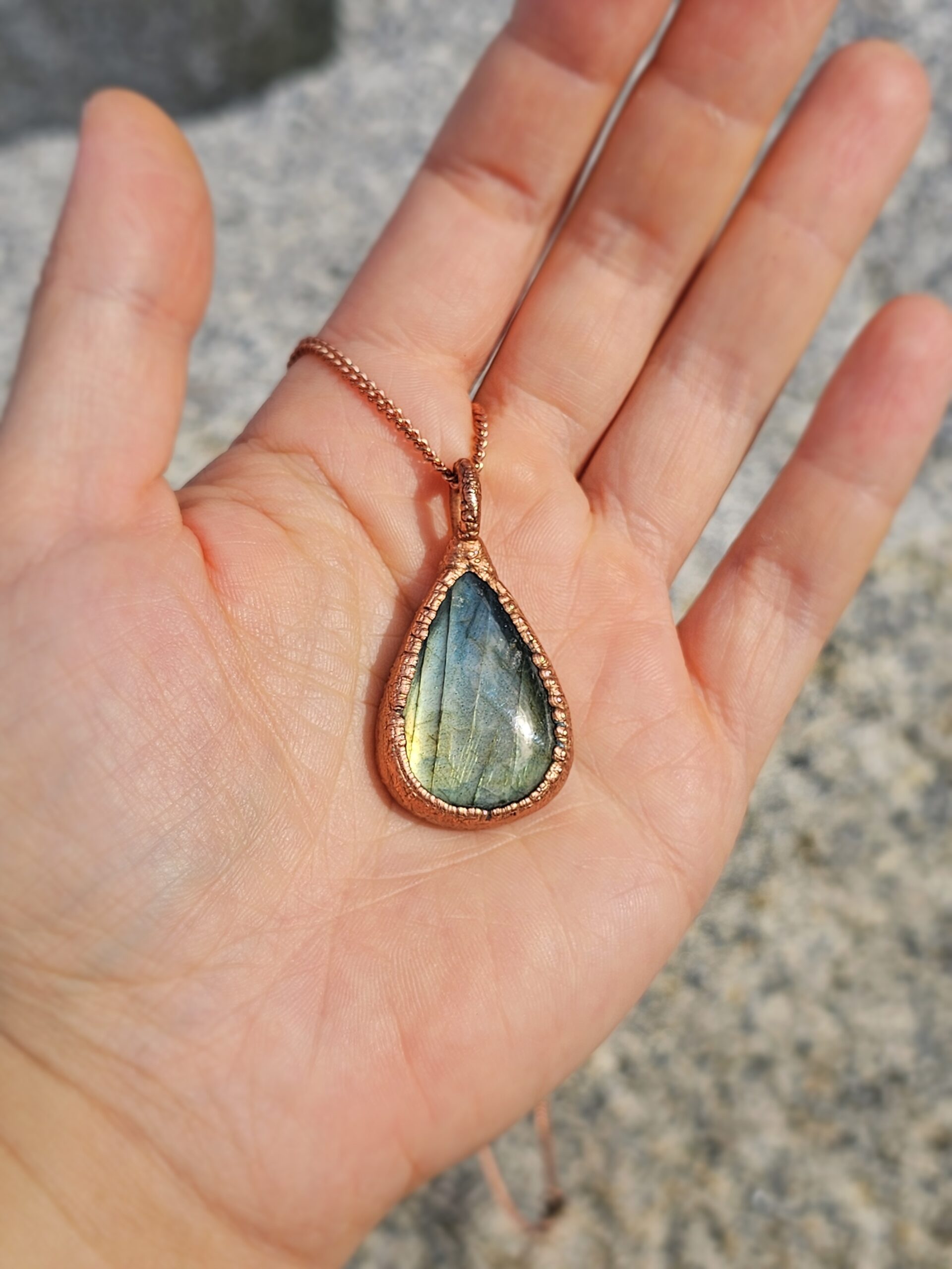 Naszyjnik miedziany - labradorytowa kropla zieleni - obrazek 4