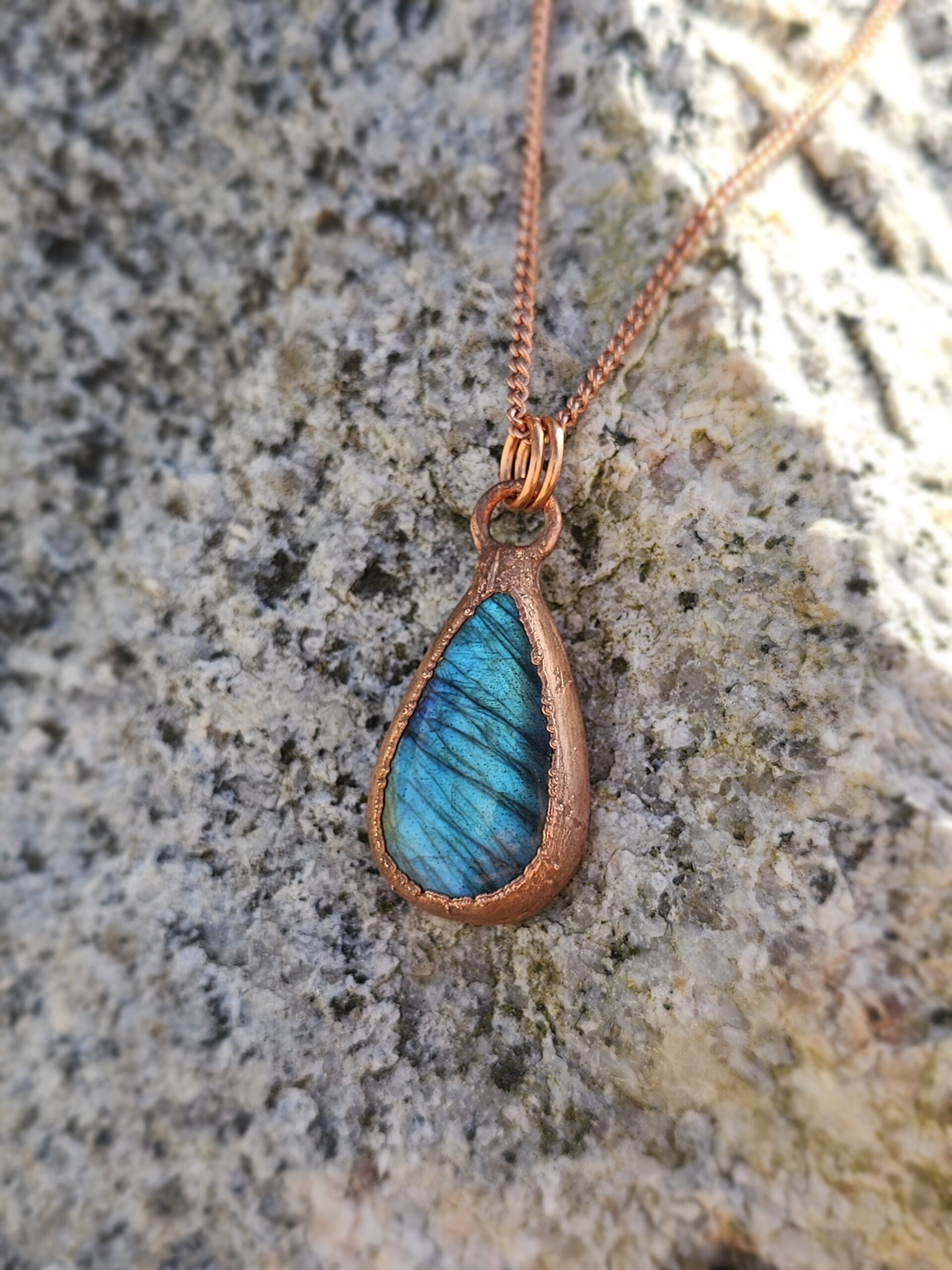 Naszyjnik miedziany - labradorytowa kropla błękitu
