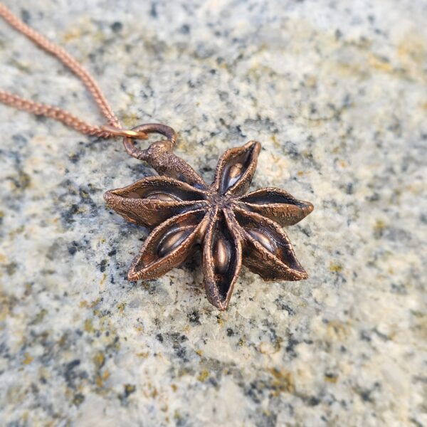 Gwiazdka anyżu - miedziany naszyjnik