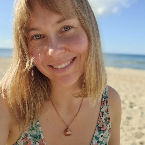 Naszyjnik z muszelką pokrytą miedzią