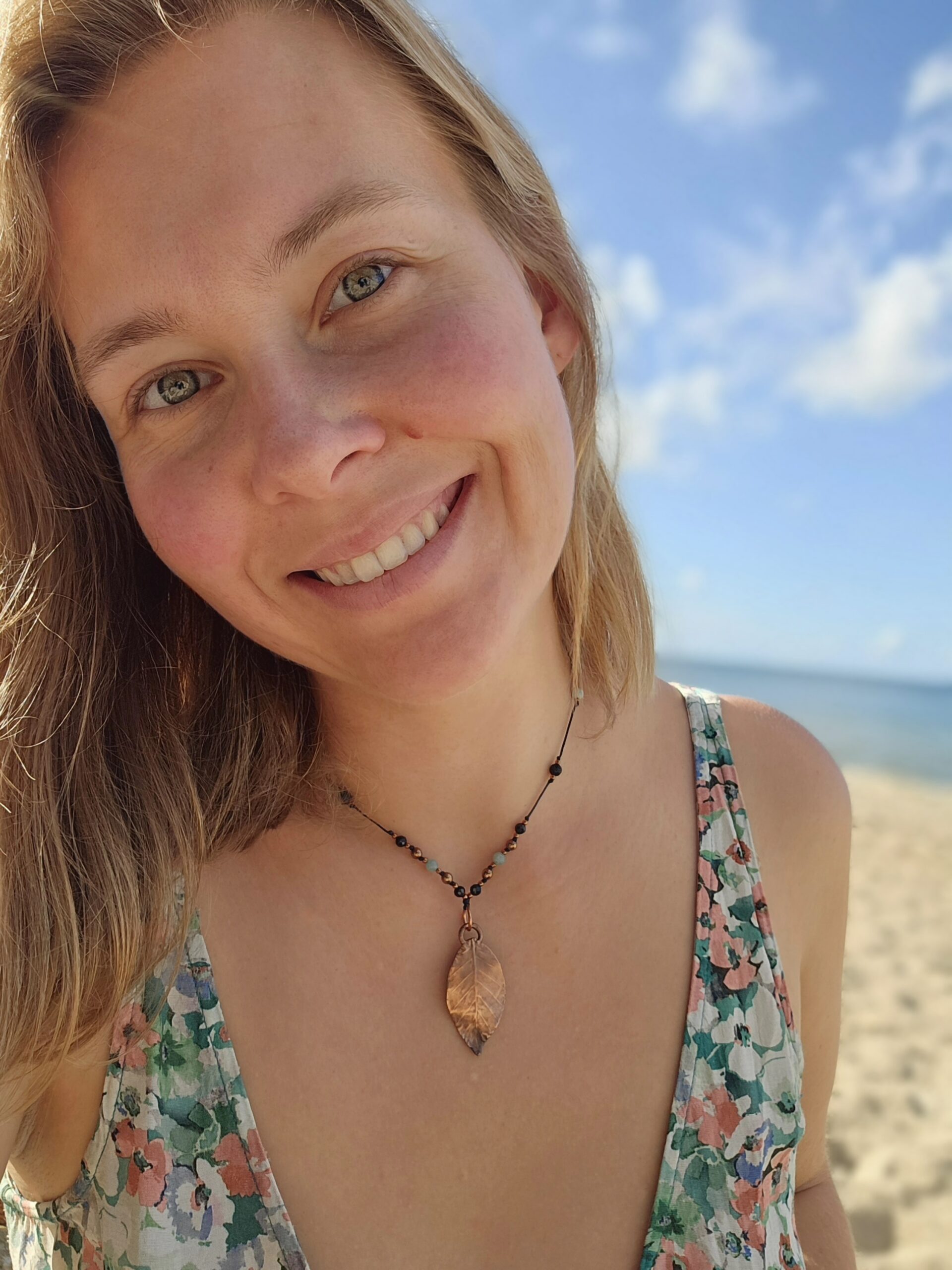 Liść Grabu - Miedziany Naszyjnik z Koralikami