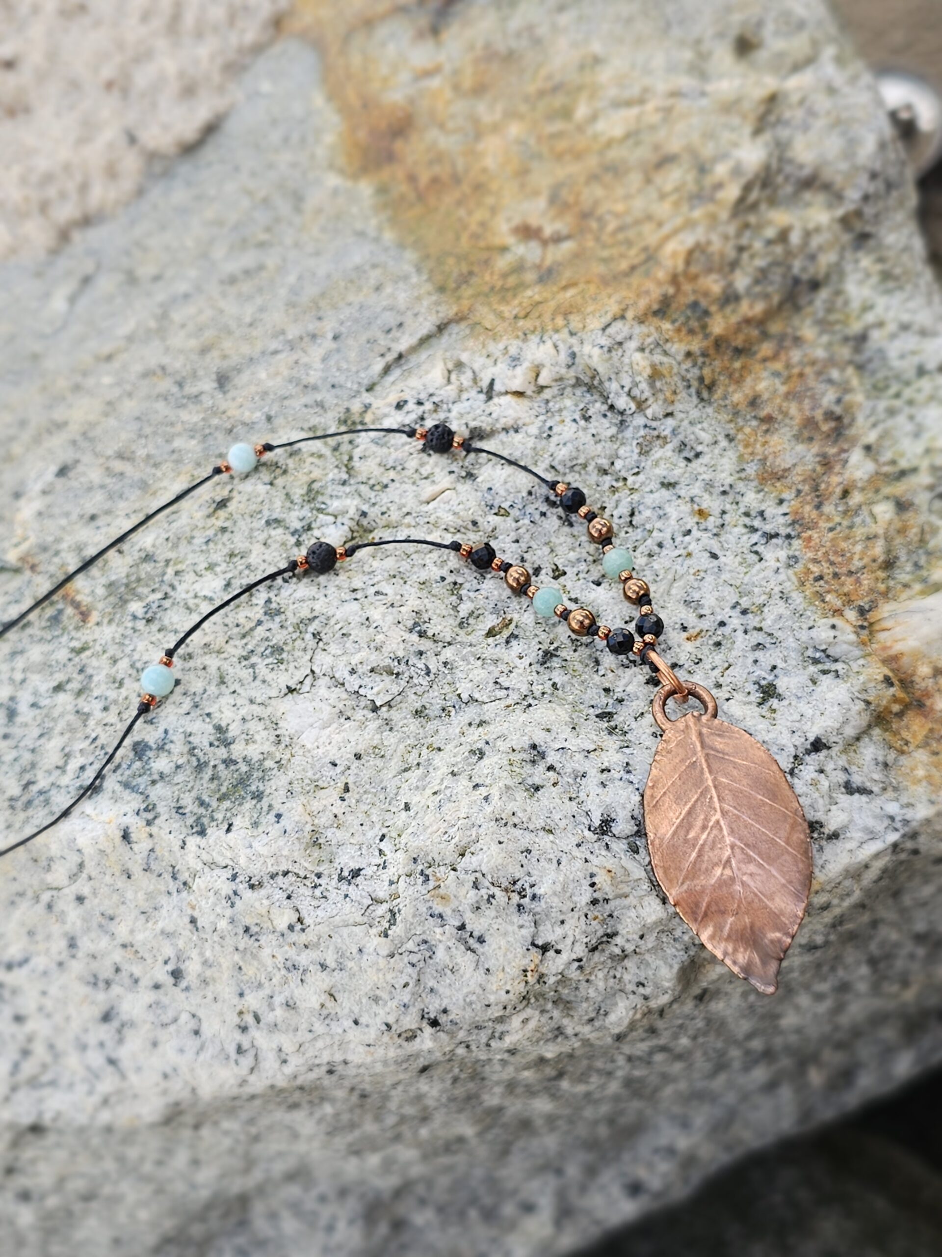 Liść Grabu - Miedziany Naszyjnik z Koralikami - obrazek 5