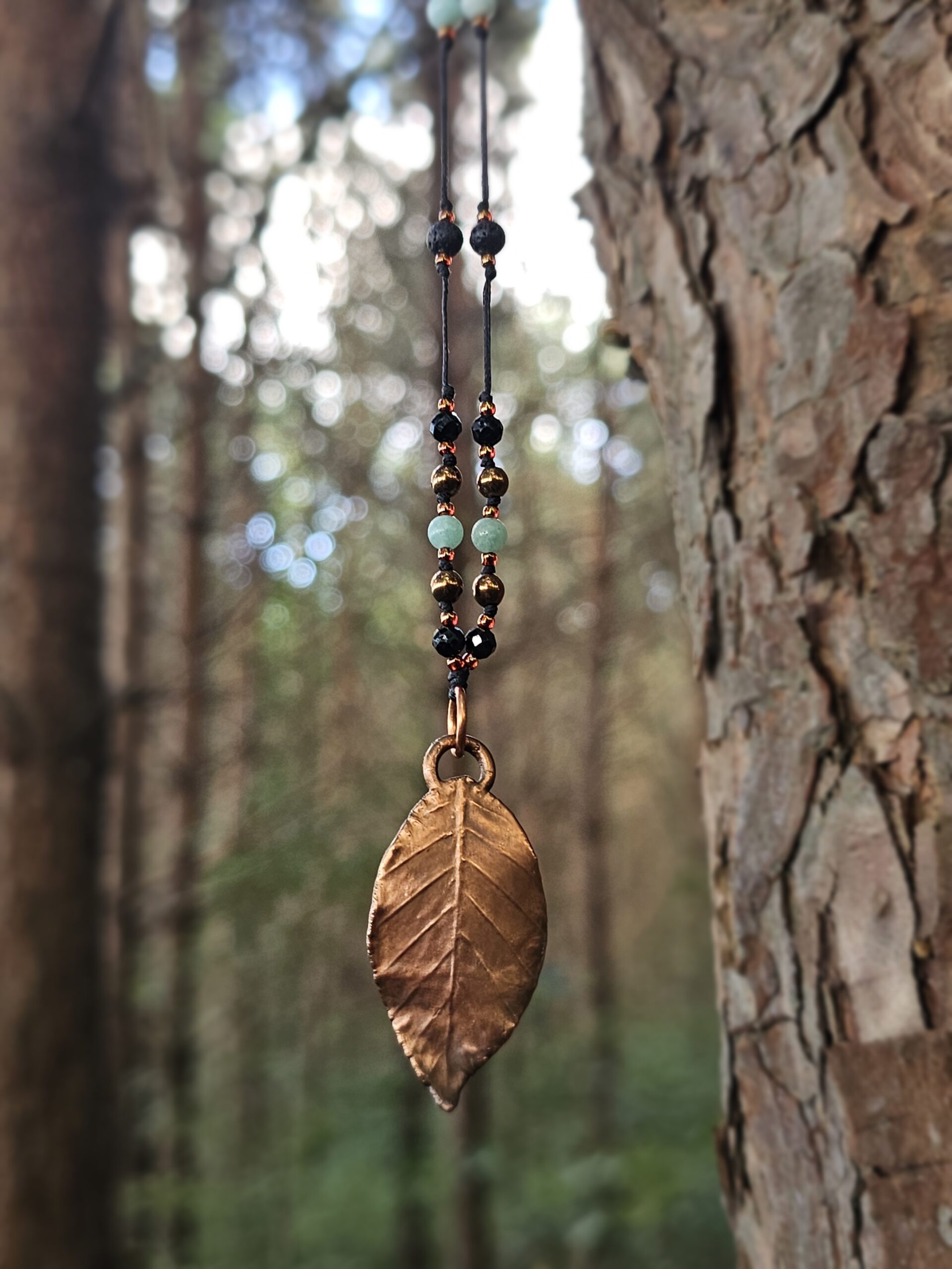 Liść Grabu - Miedziany Naszyjnik z Koralikami - obrazek 3