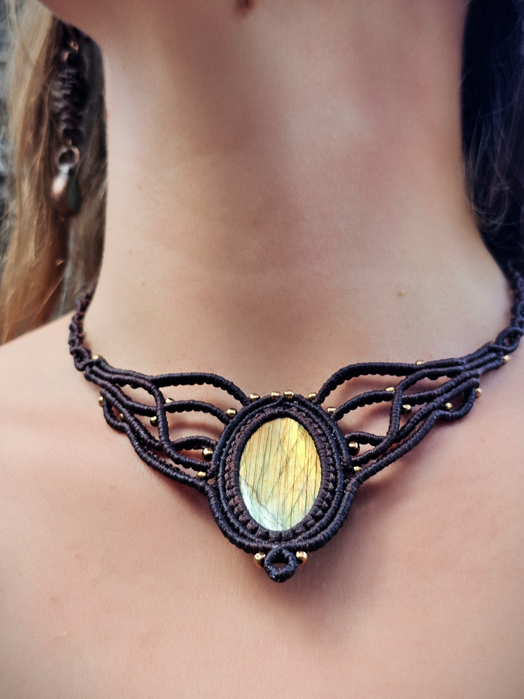 Kolia z Serii "Oliwnej" ze złotym labradorytem - micromacrama - obrazek 2