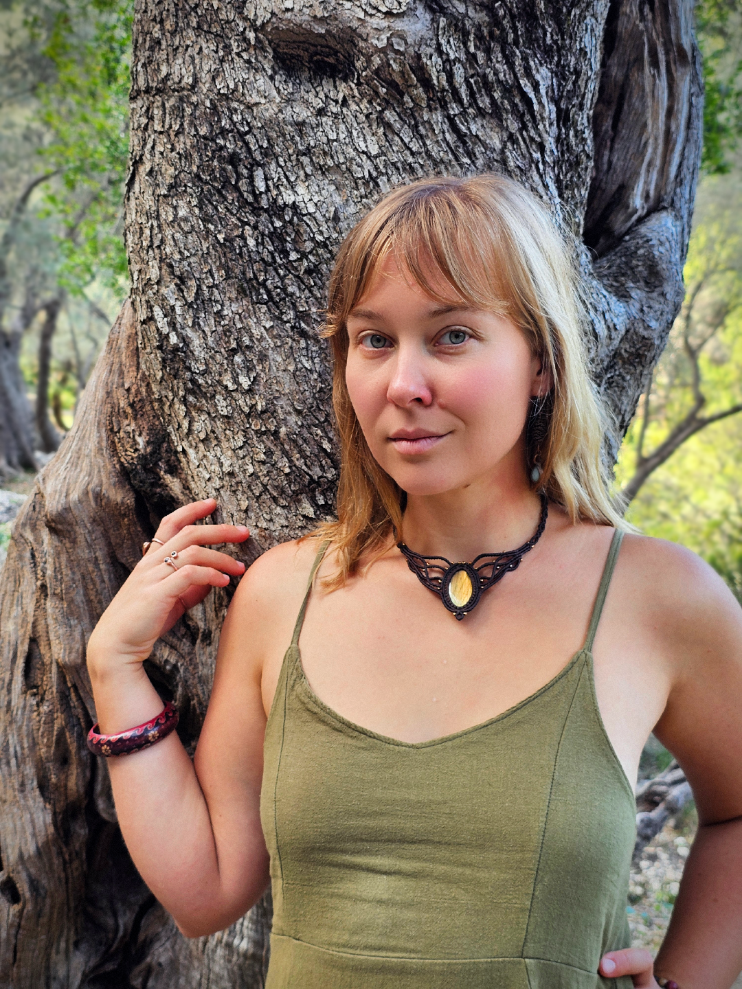 Kolia z Serii "Oliwnej" ze złotym labradorytem - micromacrama