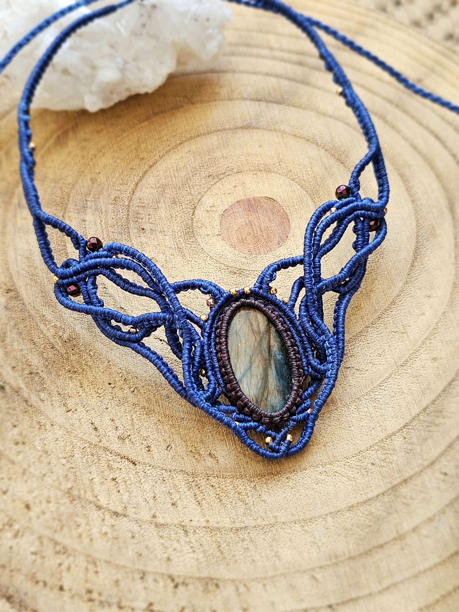 Kolia "Z Nurtem" z labradorytem - micromacrama - obrazek 2