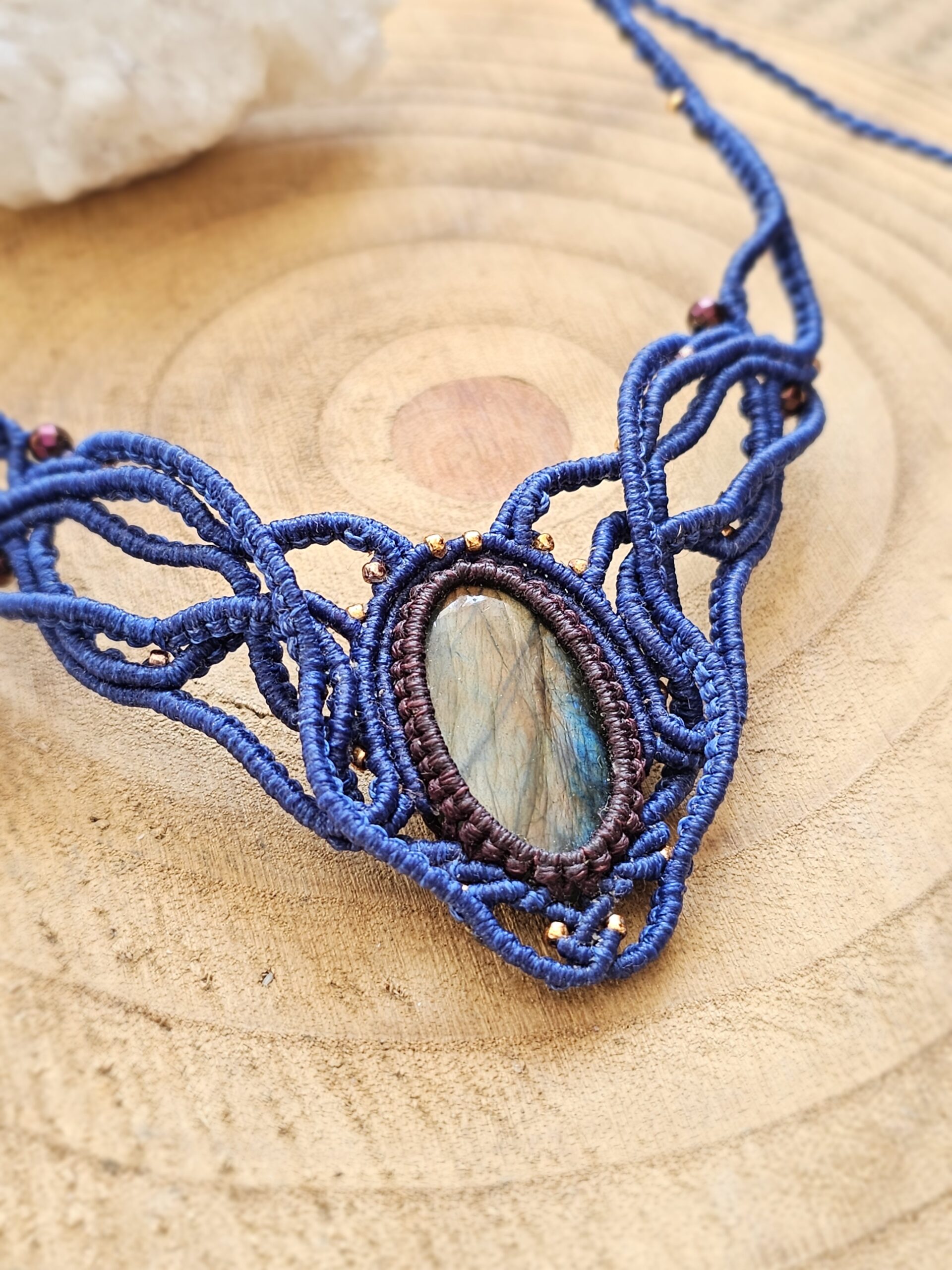 Kolia "Z Nurtem" z labradorytem - micromacrama - obrazek 7