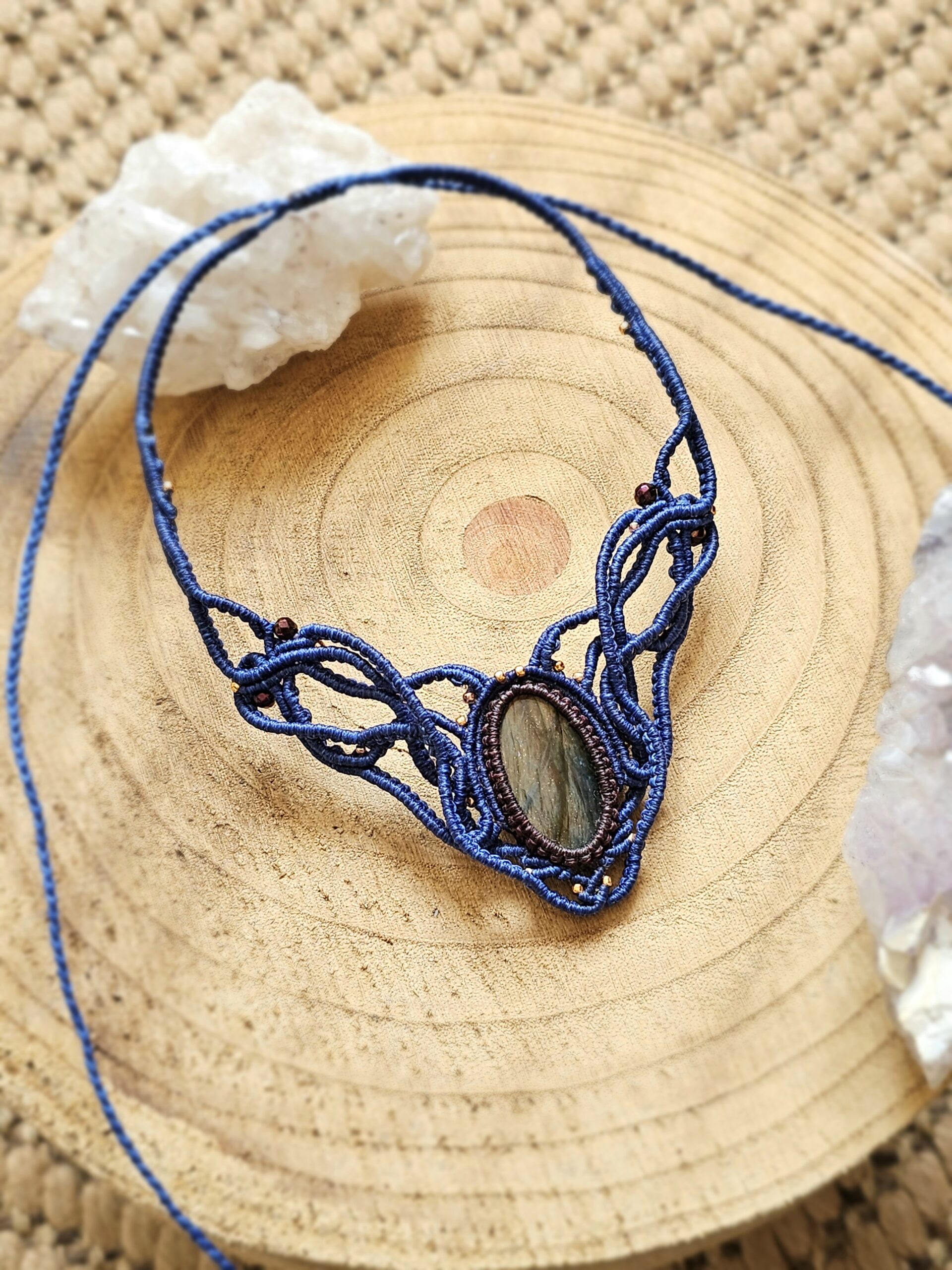 Kolia "Z Nurtem" z labradorytem - micromacrama - obrazek 8