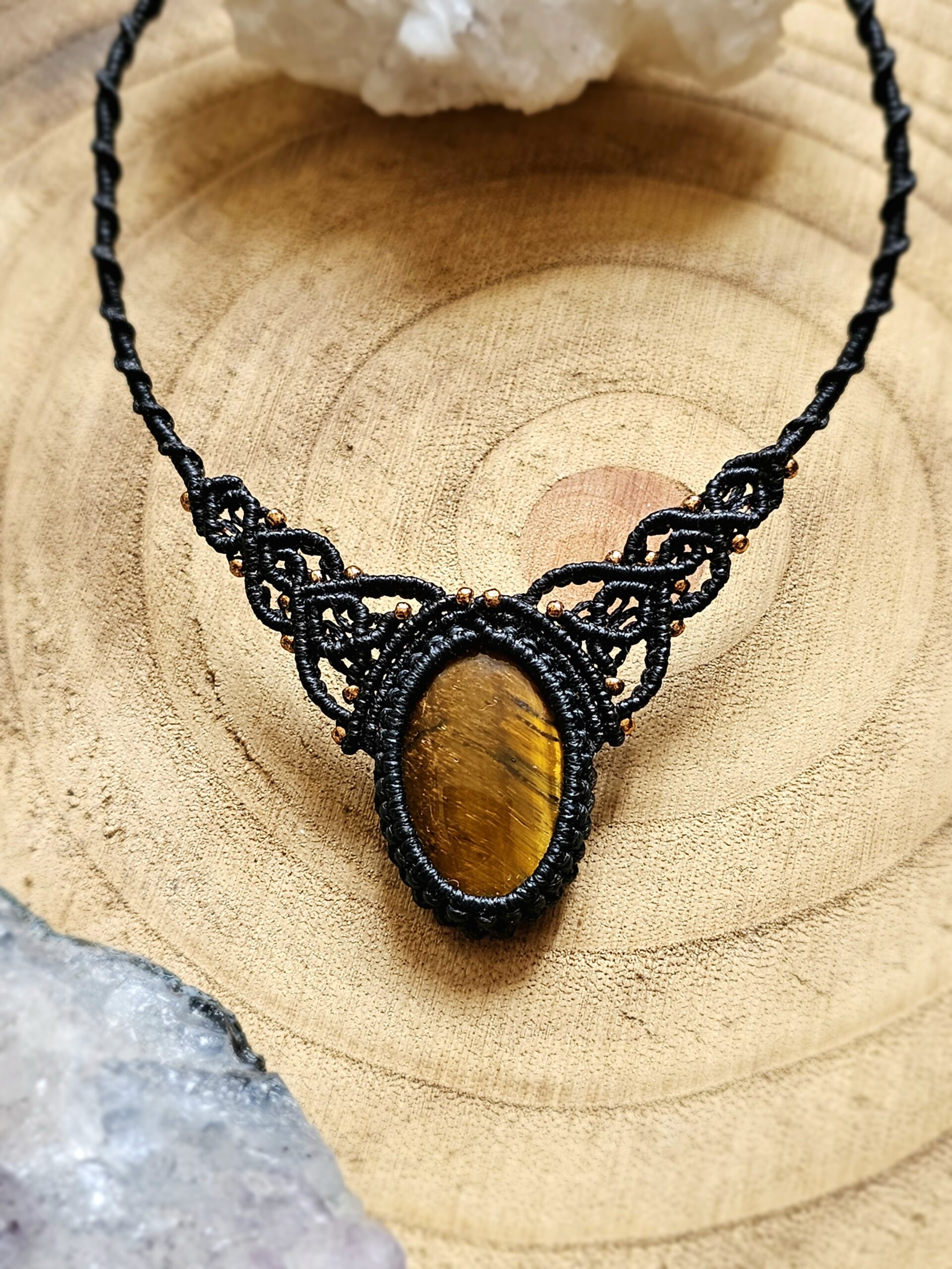 Kolia "Spojrzenie" z tygrysim okiem - micromacrama - obrazek 2