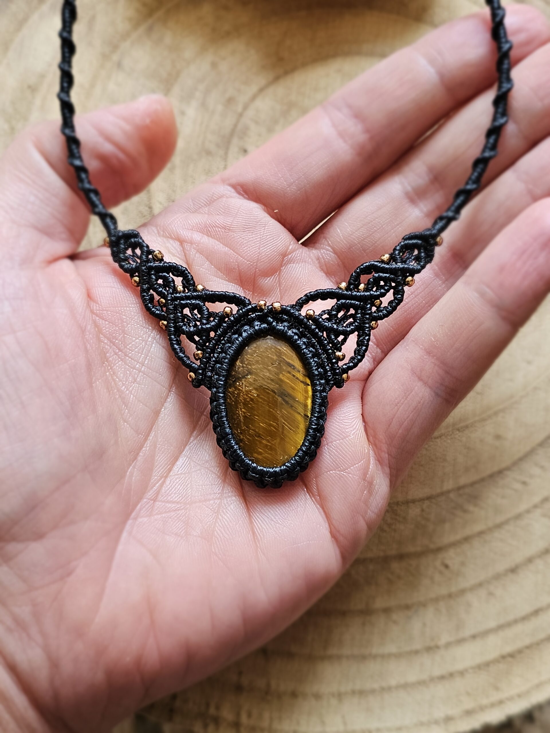 Kolia "Spojrzenie" z tygrysim okiem - micromacrama - obrazek 7