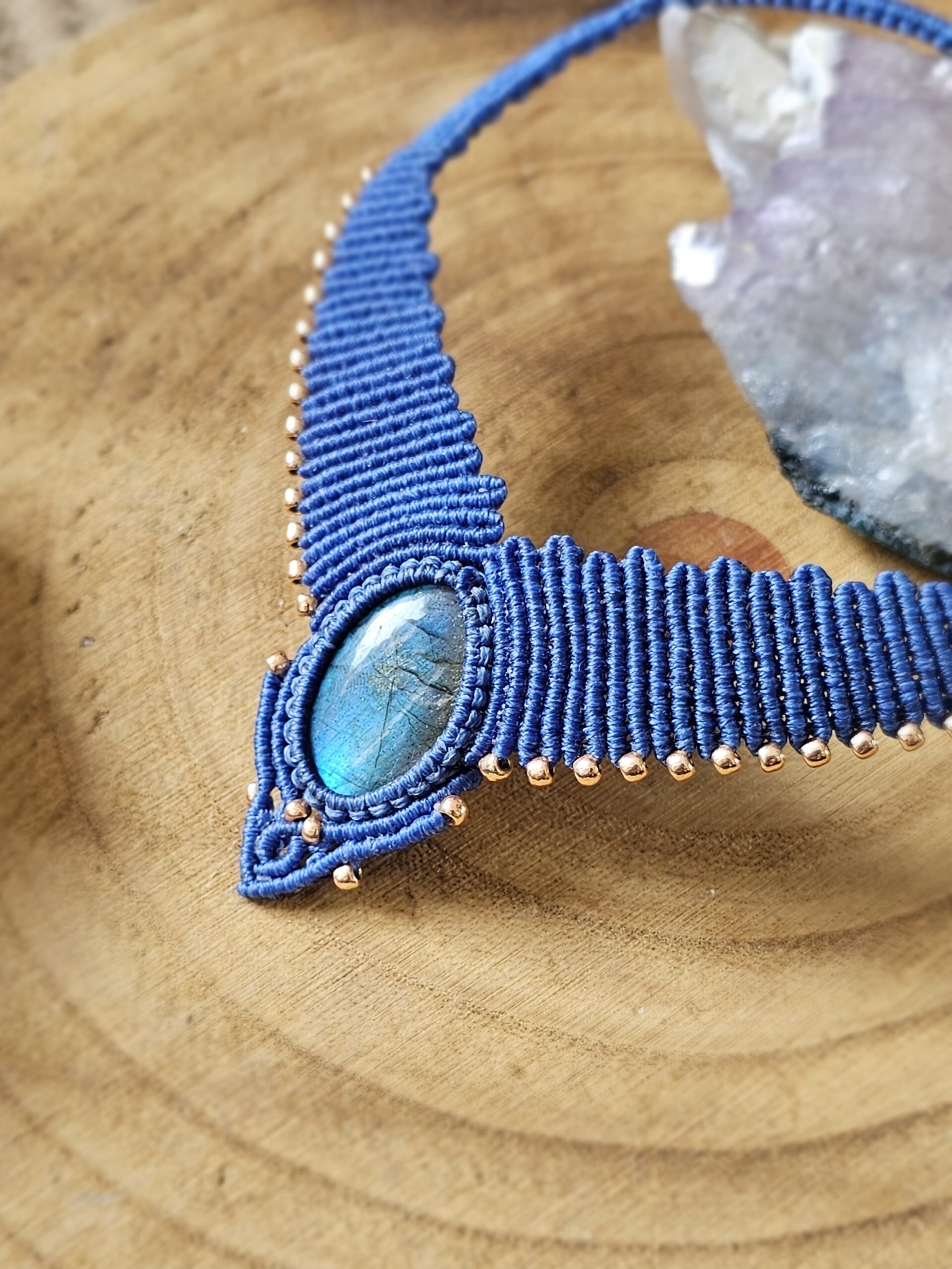 Kolia "Skrzydlata" z labradorytem - micromacrama - obrazek 6