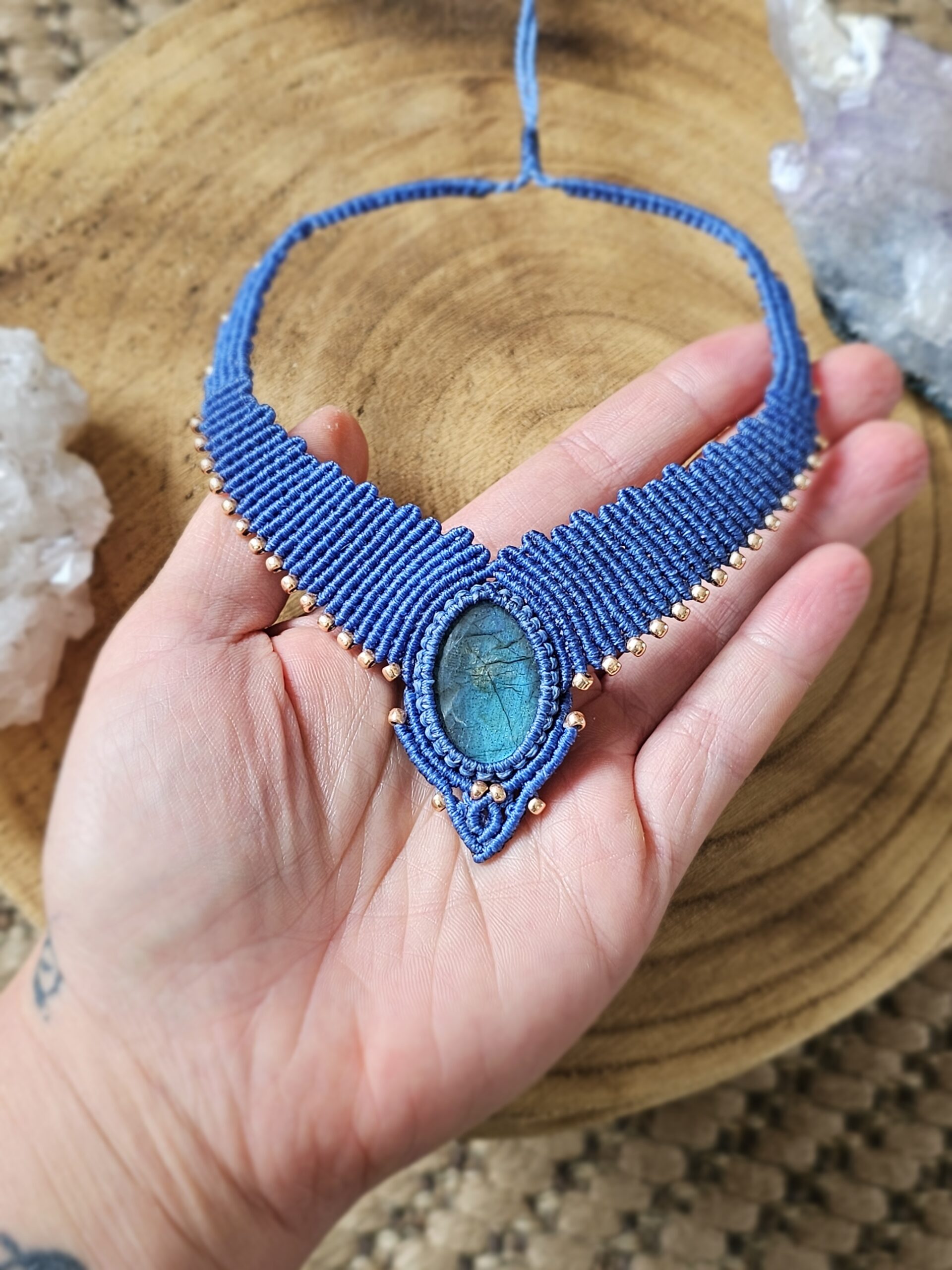 Kolia "Skrzydlata" z labradorytem - micromacrama - obrazek 7