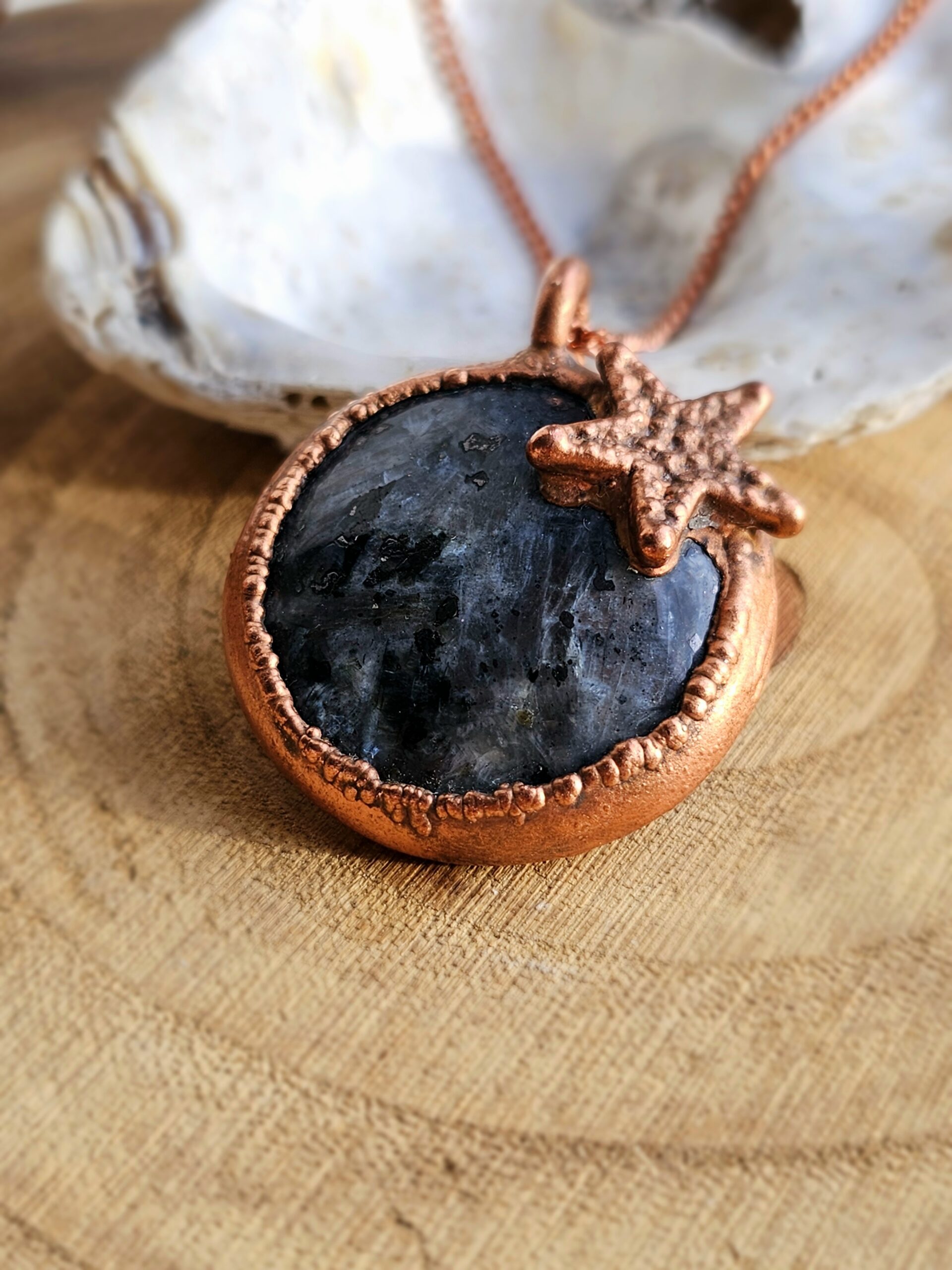 Naszyjnik miedziany - Larwikit z Gwiazdką - obrazek 3