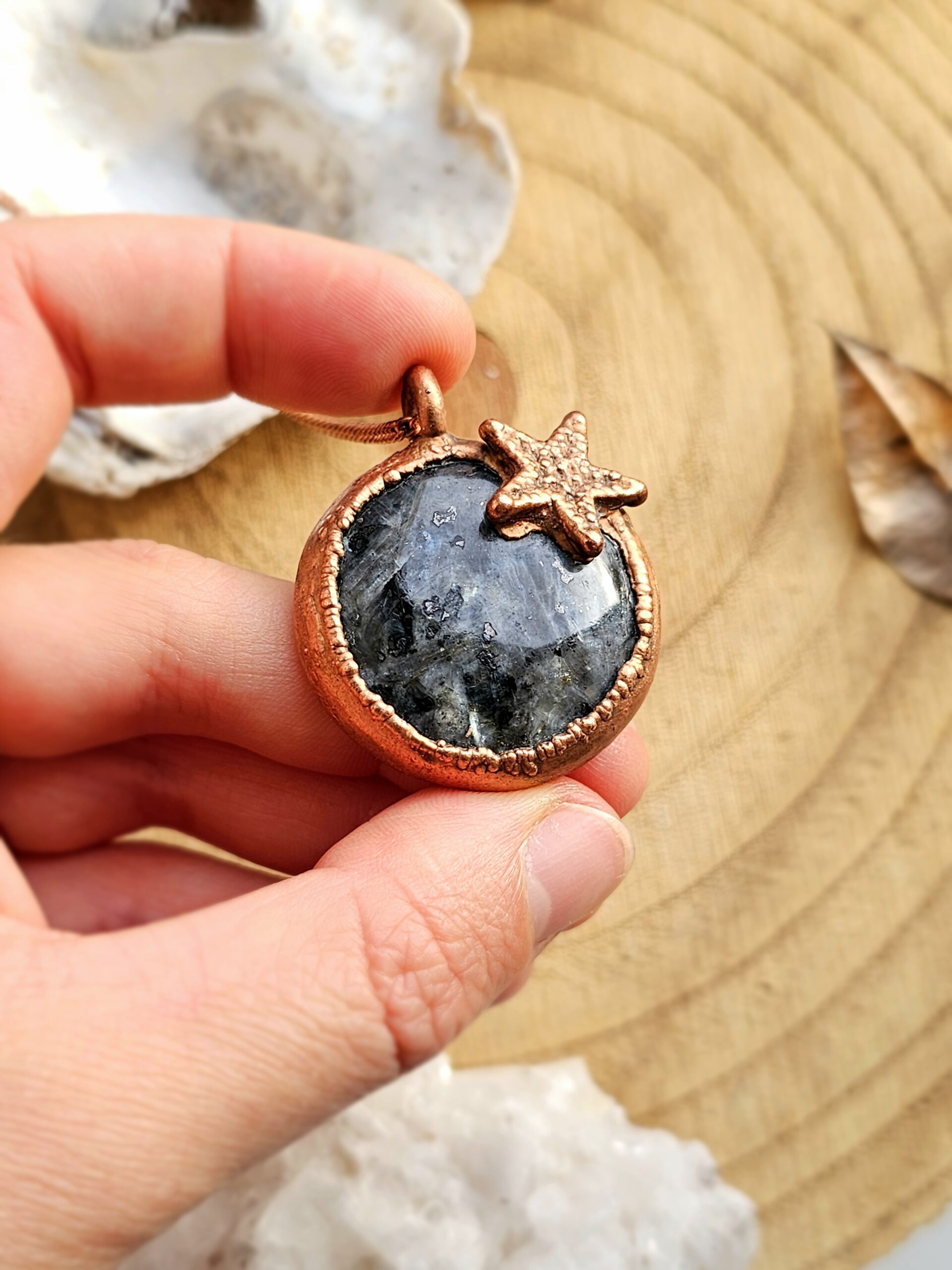 Naszyjnik miedziany - Larwikit z Gwiazdką