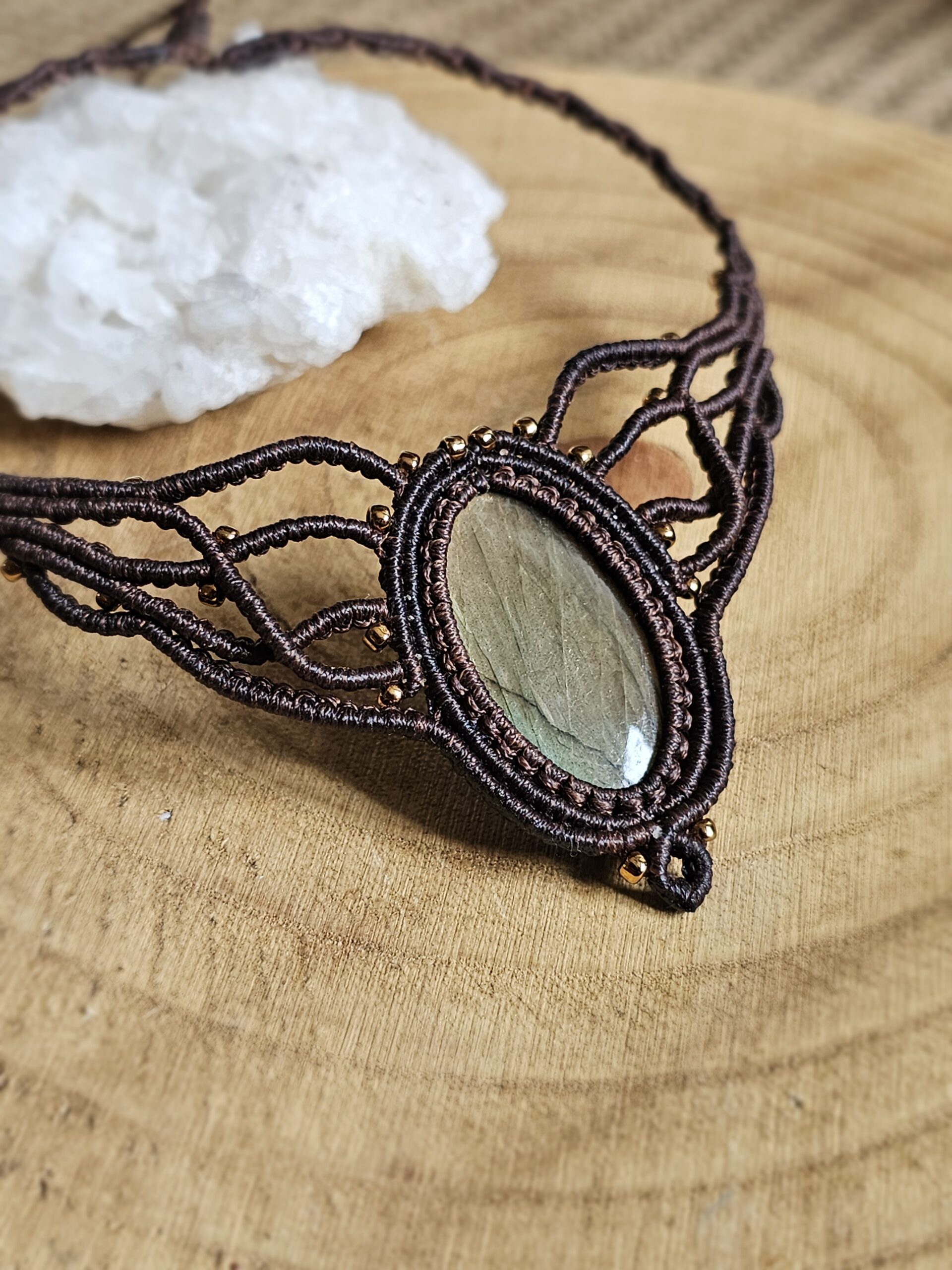 Kolia z Serii "Oliwnej" ze złotym labradorytem - micromacrama - obrazek 7