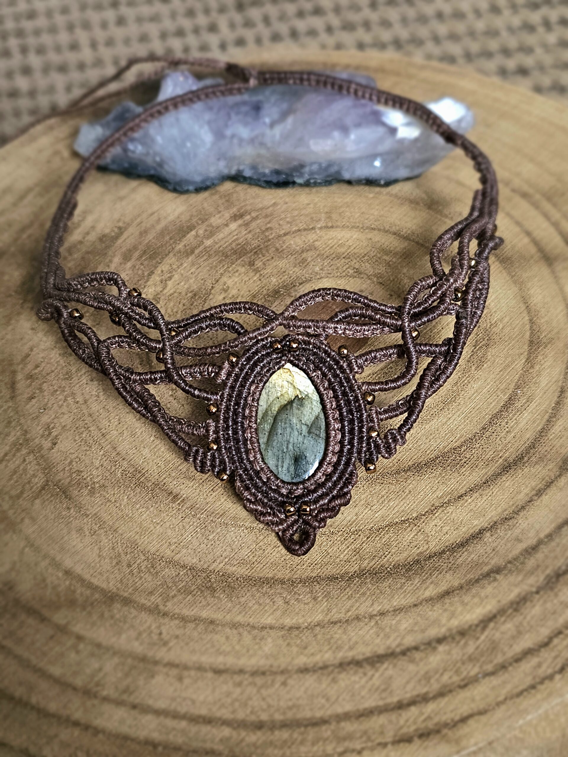 Kolia z Serii "Oliwnej" z labradorytem - micromacrama - obrazek 6