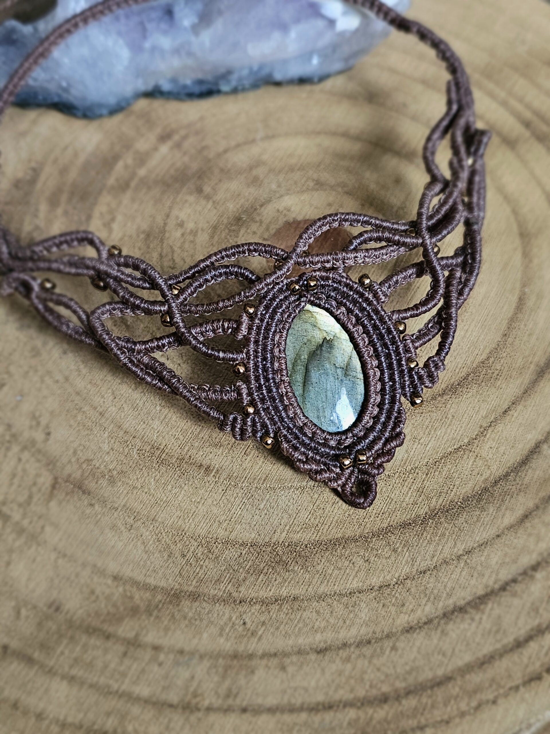 Kolia z Serii "Oliwnej" z labradorytem - micromacrama - obrazek 7