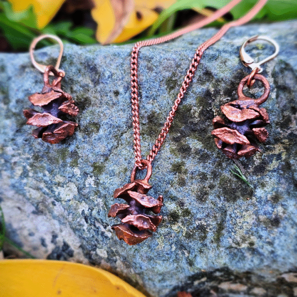 Komplet biżuterii miedzianej - szyszki delikatne