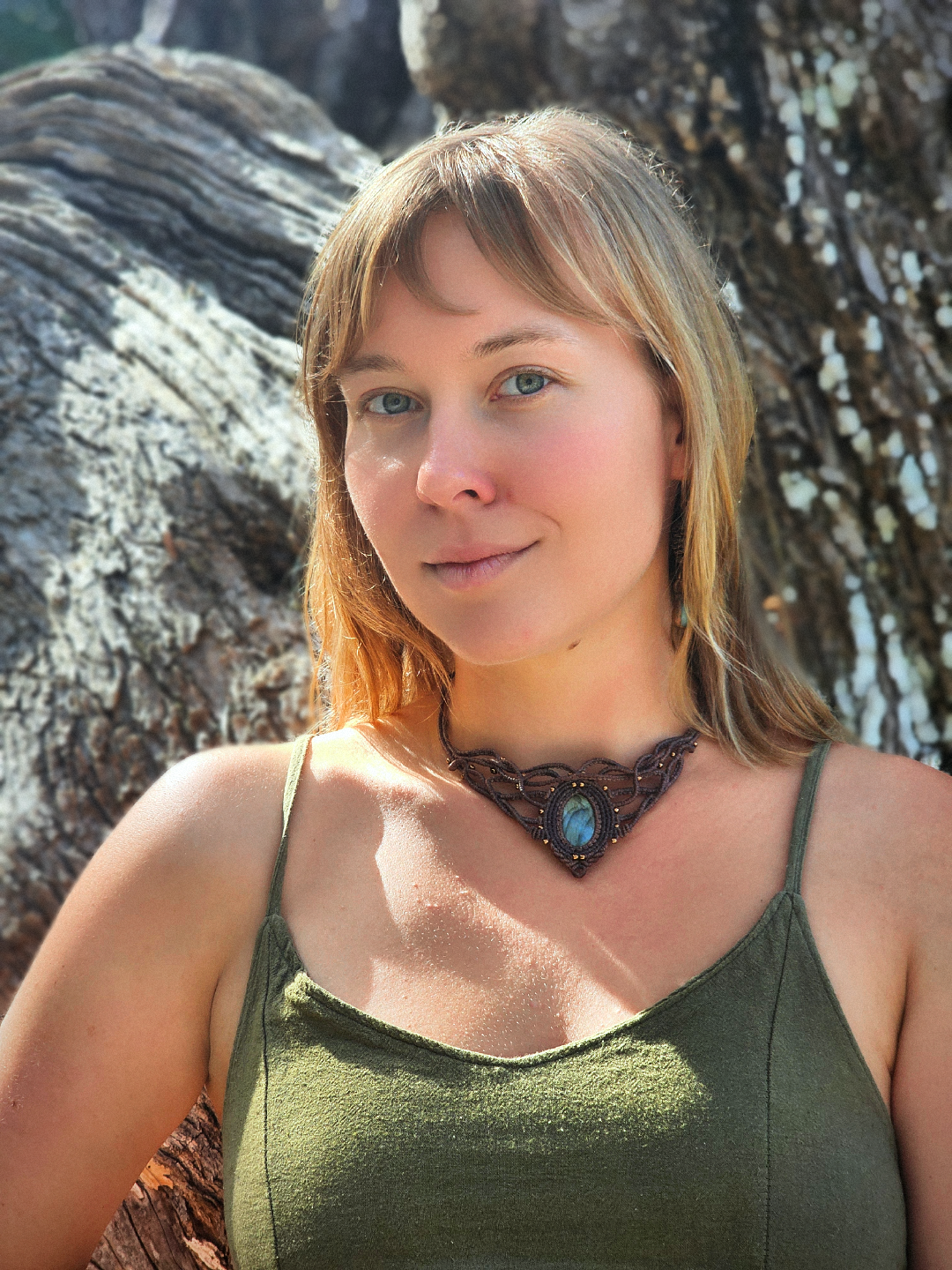 Kolia z Serii "Oliwnej" z labradorytem - micromacrama - obrazek 5