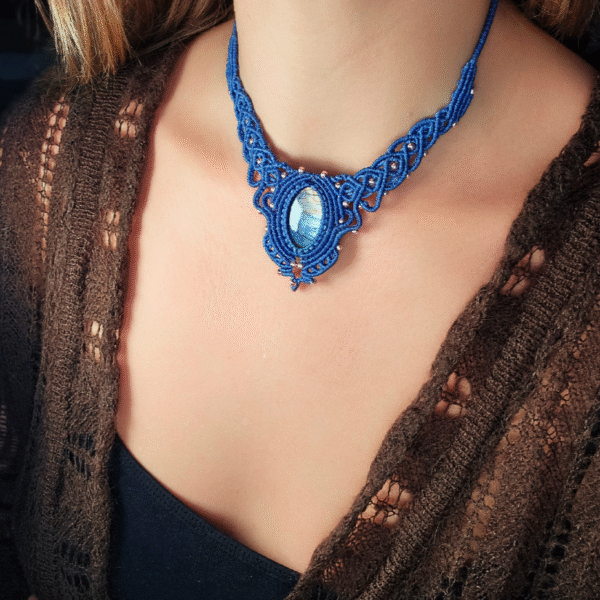 Kolia "Morska Bryza" z labradorytem - micromacrama