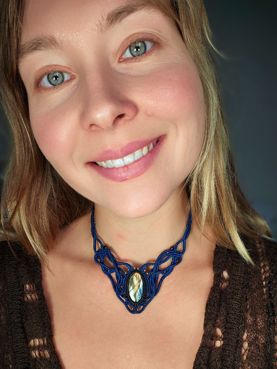 Kolia "Z Nurtem" z labradorytem - micromacrama - obrazek 3