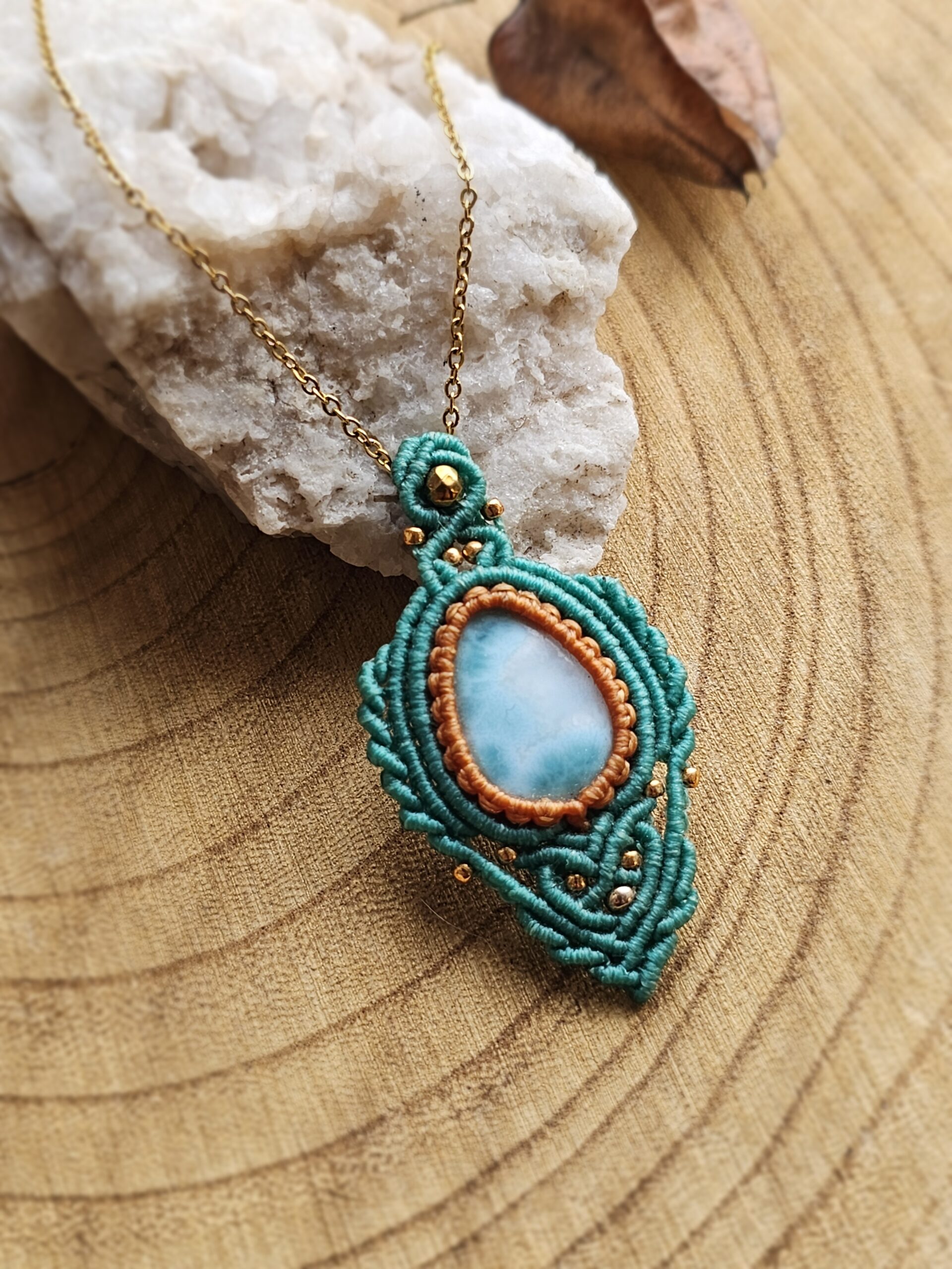 Wisior "Amazonit" - pleciony na łańcuszku - obrazek 3