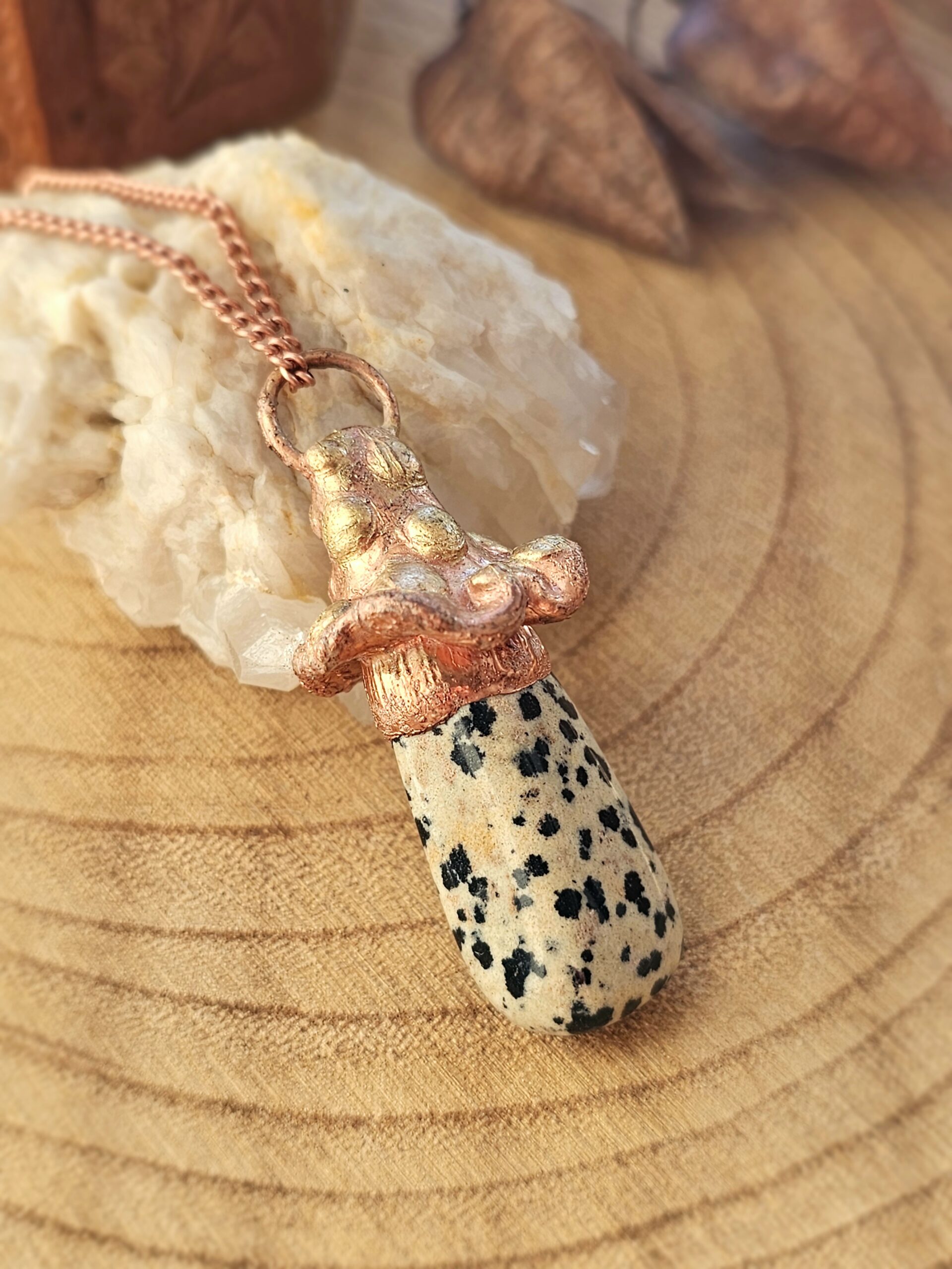 Naszyjnik miedziany - grzybek z jaspisem dalmatyńskim - obrazek 3