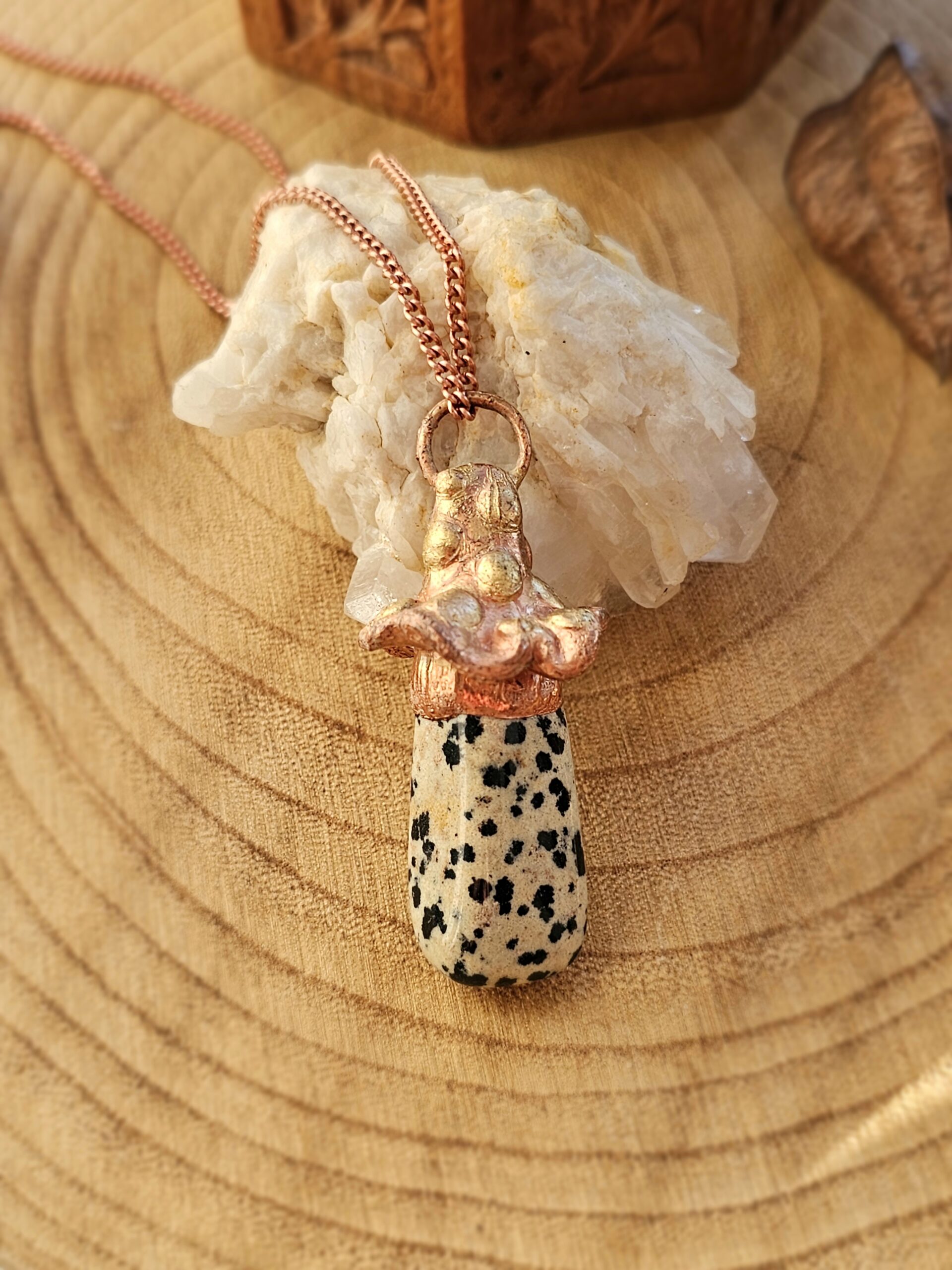 Naszyjnik miedziany - grzybek z jaspisem dalmatyńskim - obrazek 4
