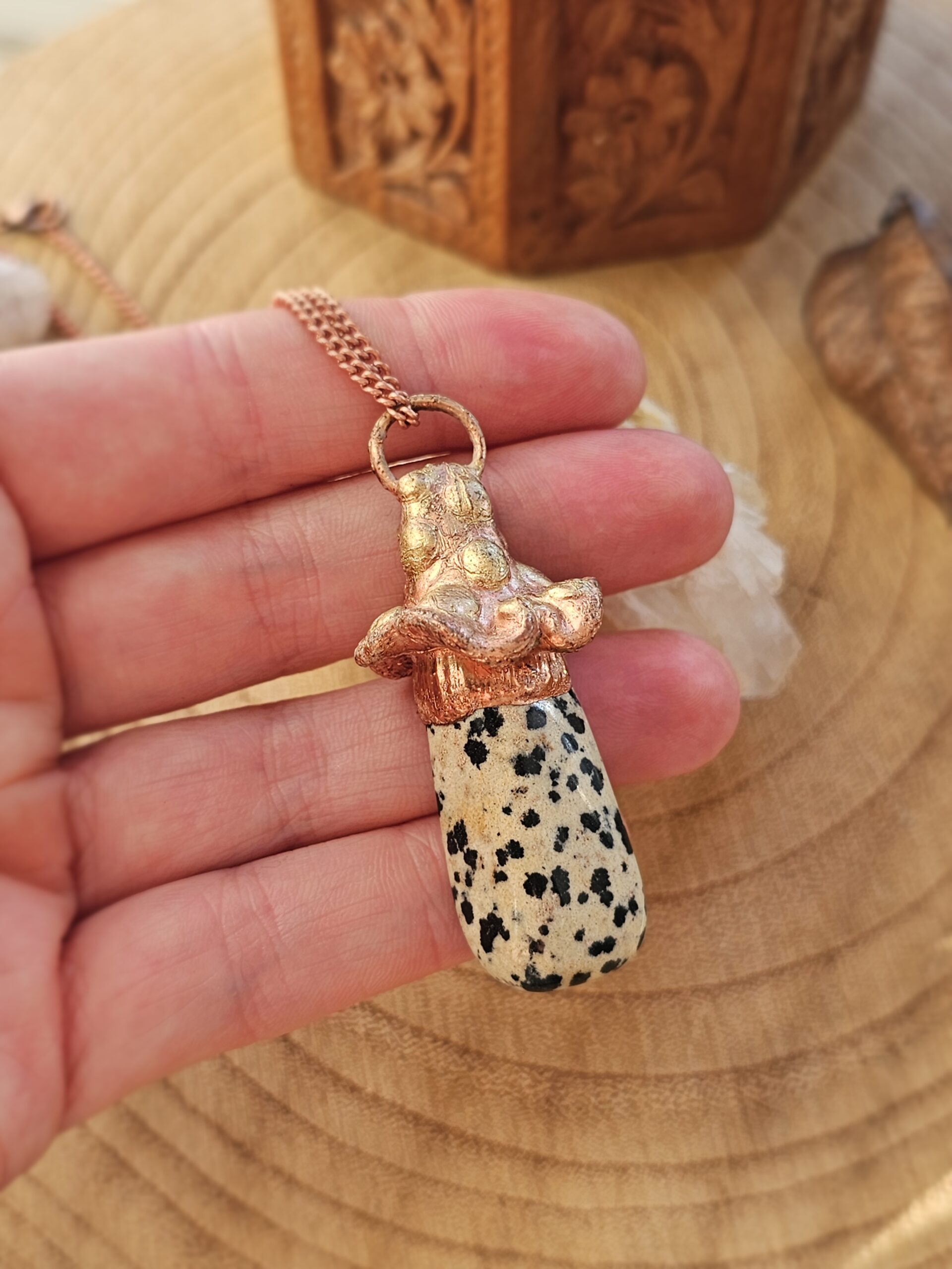 Naszyjnik miedziany - grzybek z jaspisem dalmatyńskim - obrazek 6