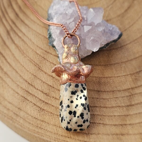 Naszyjnik miedziany - grzybek z jaspisem dalmatyńskim