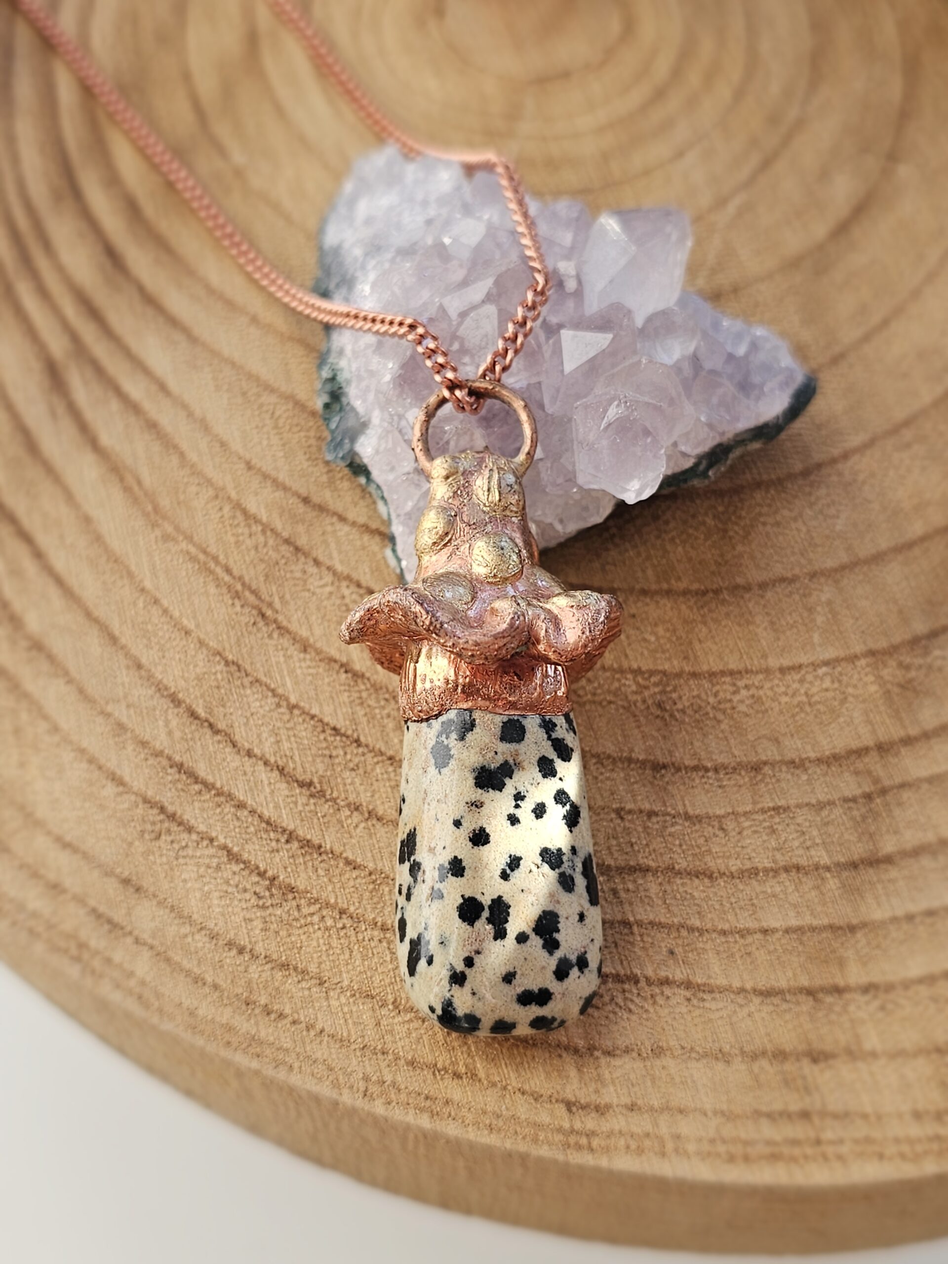 Naszyjnik miedziany - grzybek z jaspisem dalmatyńskim