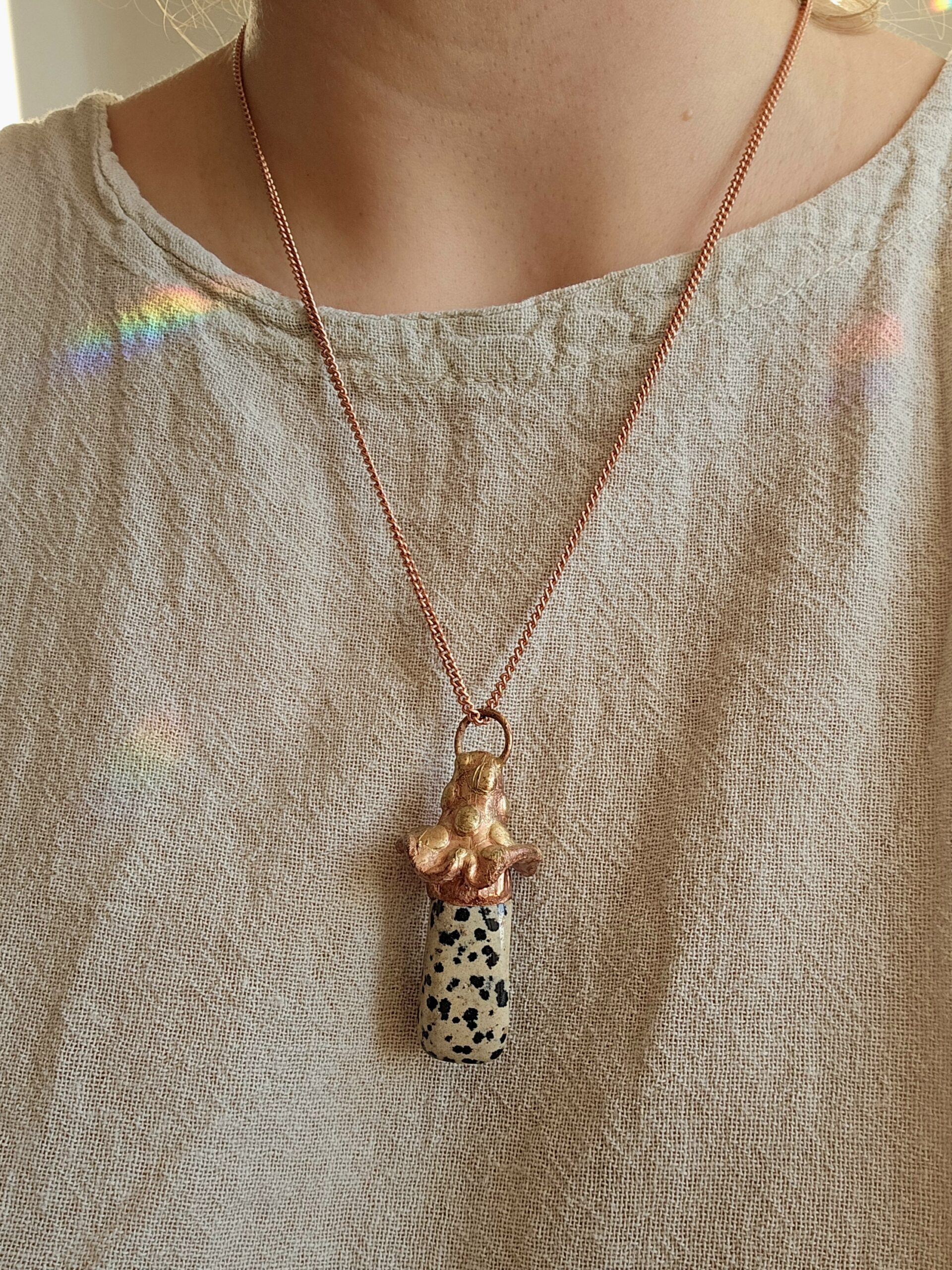 Naszyjnik miedziany - grzybek z jaspisem dalmatyńskim - obrazek 2