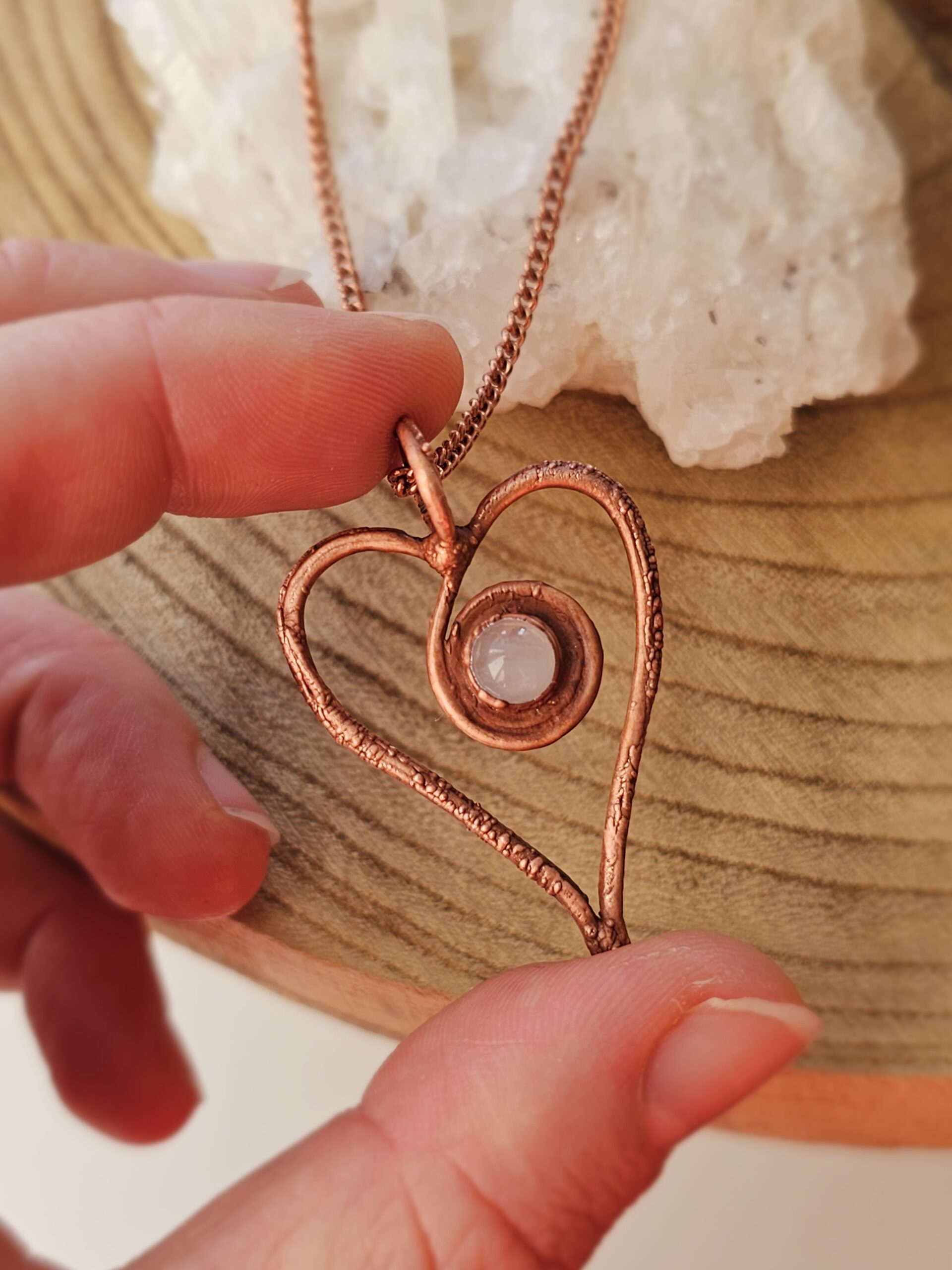 Amulet miedziany - 'Spirala Miłości' z kwarcem różowym