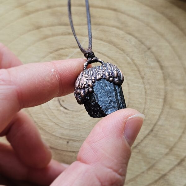 Amulet miedziany "Raw" - Czarny Turmalin