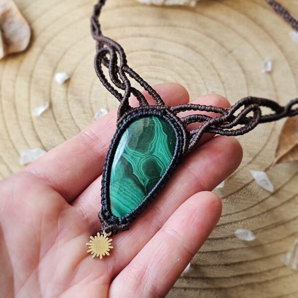 Kolia z Serii "Śpiew Wiosny" z malachitem - micromacrama