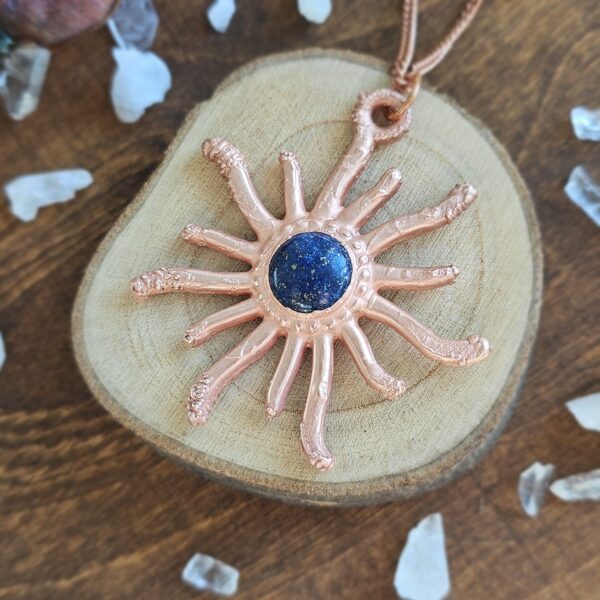 Naszyjnik miedziany - "Promienne słońce" z lapisem lazuli