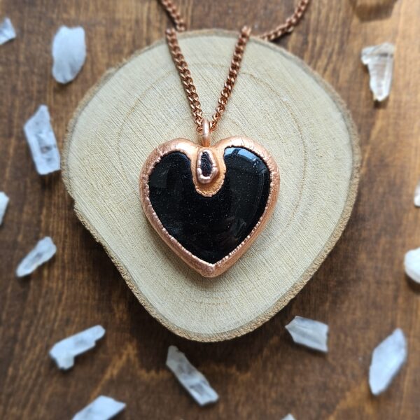 Naszyjnik miedziany - obsydianowe serce z granatem